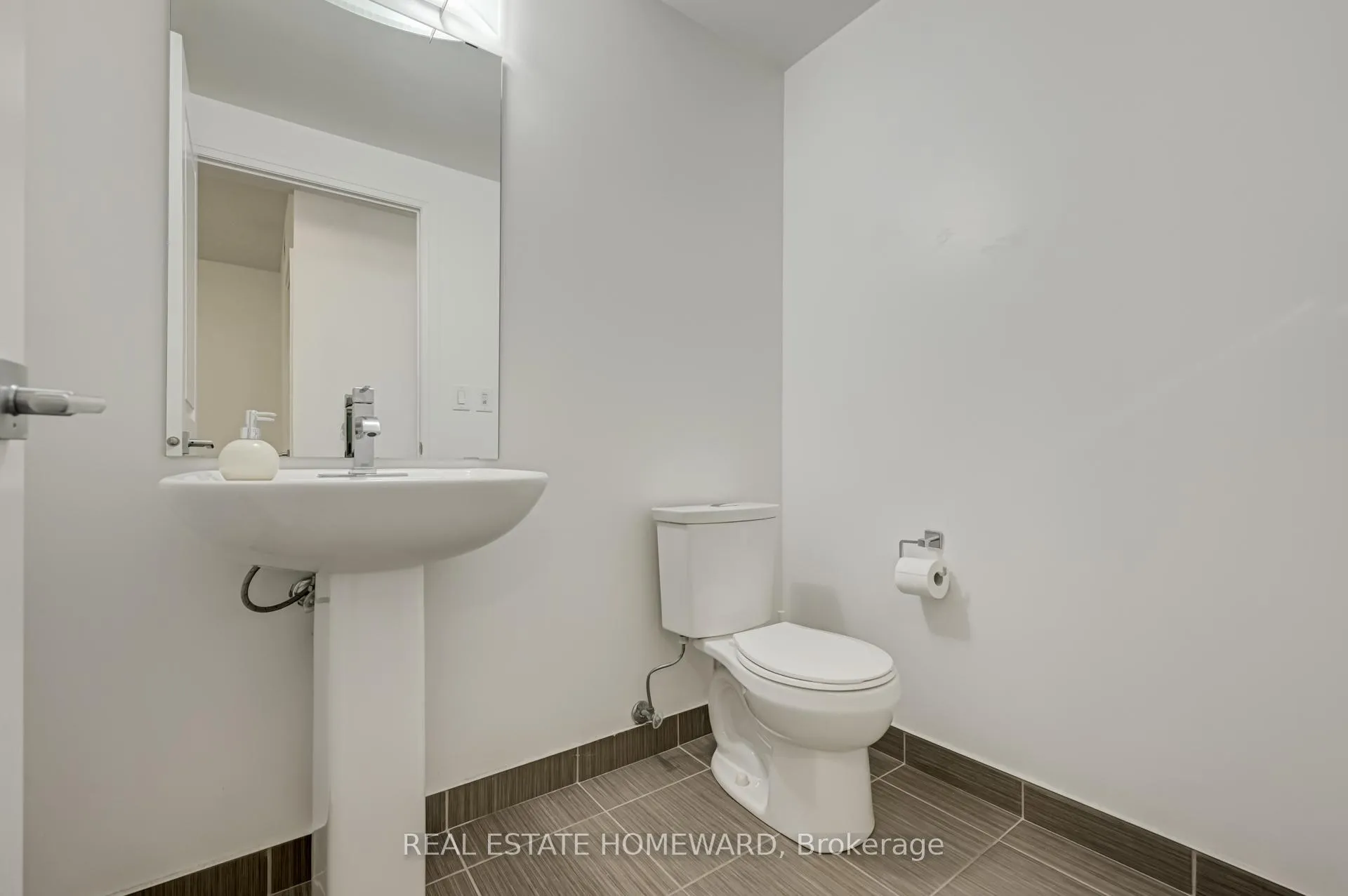 Photo 11 of Unit 402, 7165 Yonge Street, Markham, Thornhill — HOMEH