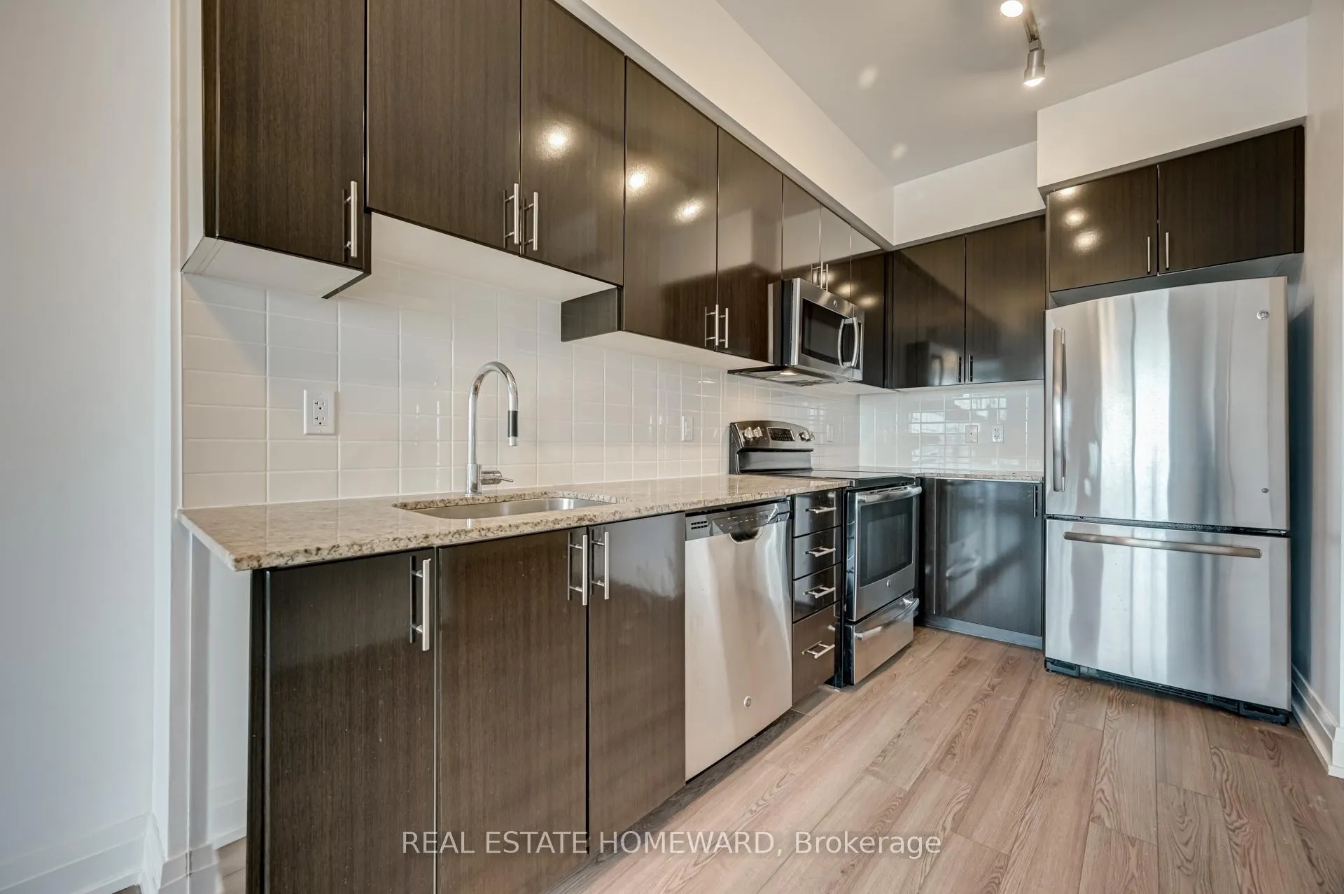 Photo 14 of Unit 402, 7165 Yonge Street, Markham, Thornhill — HOMEH