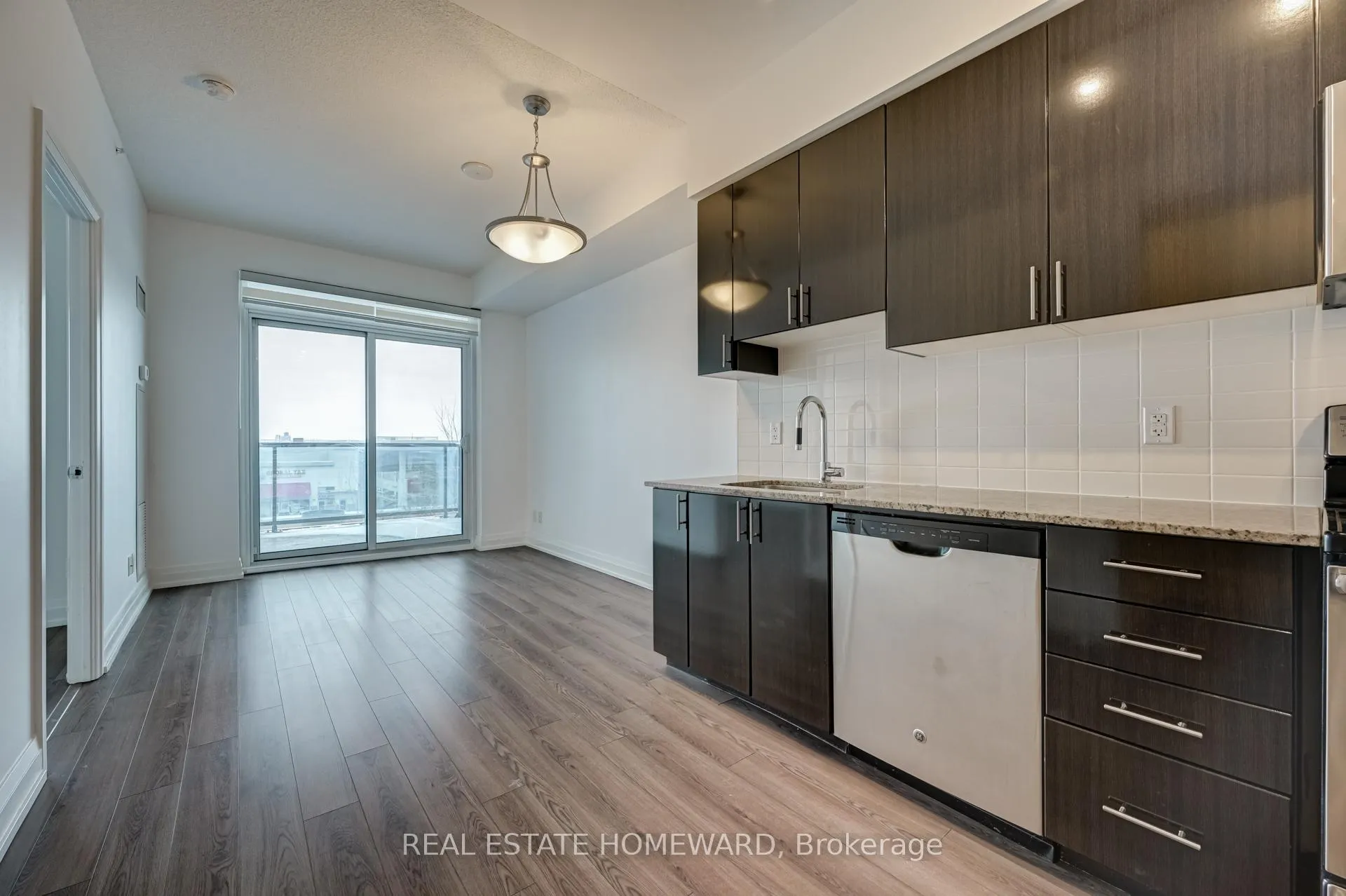 Photo 17 of Unit 402, 7165 Yonge Street, Markham, Thornhill — HOMEH