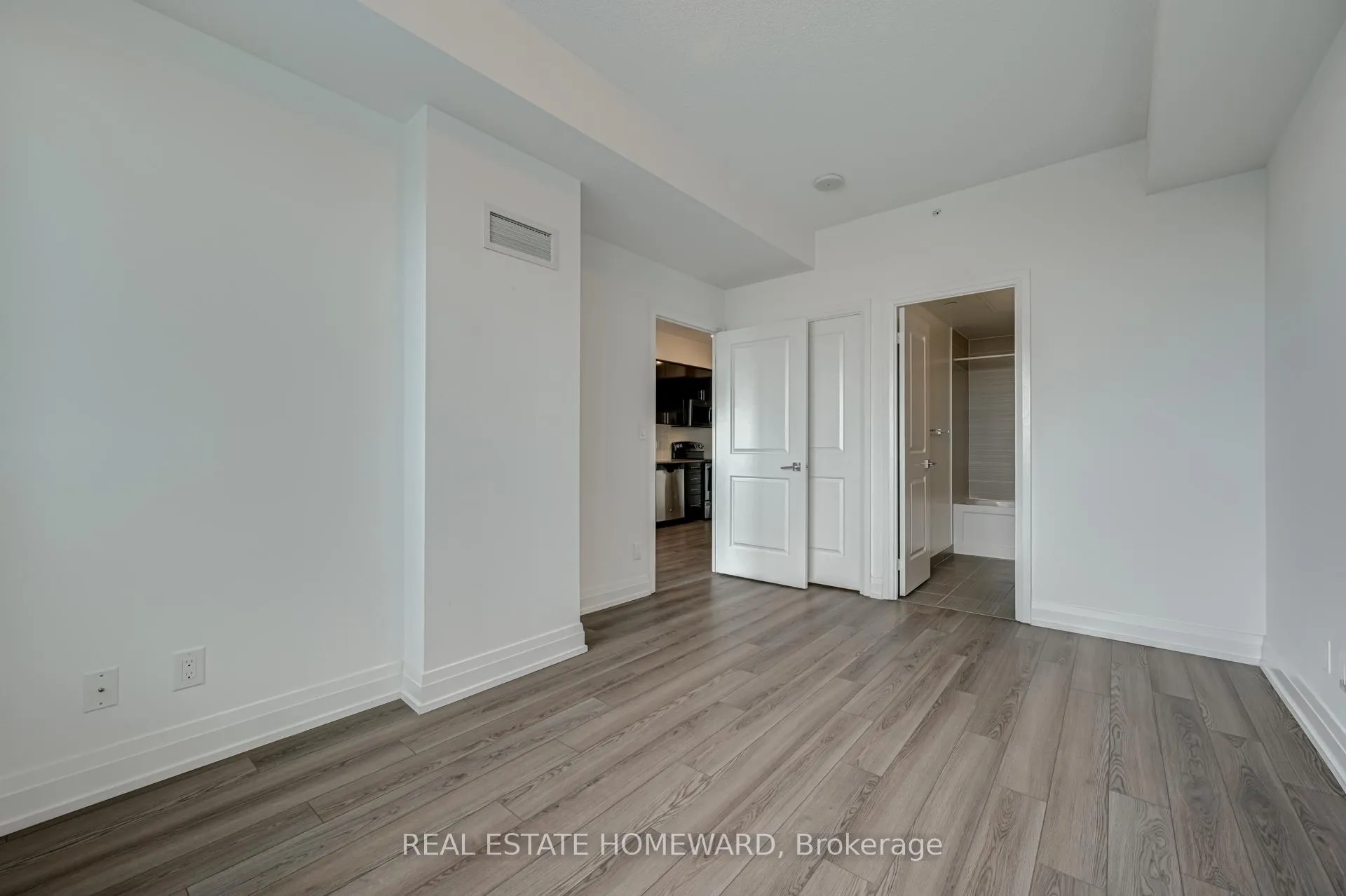 Photo 21 of Unit 402, 7165 Yonge Street, Markham, Thornhill — HOMEH