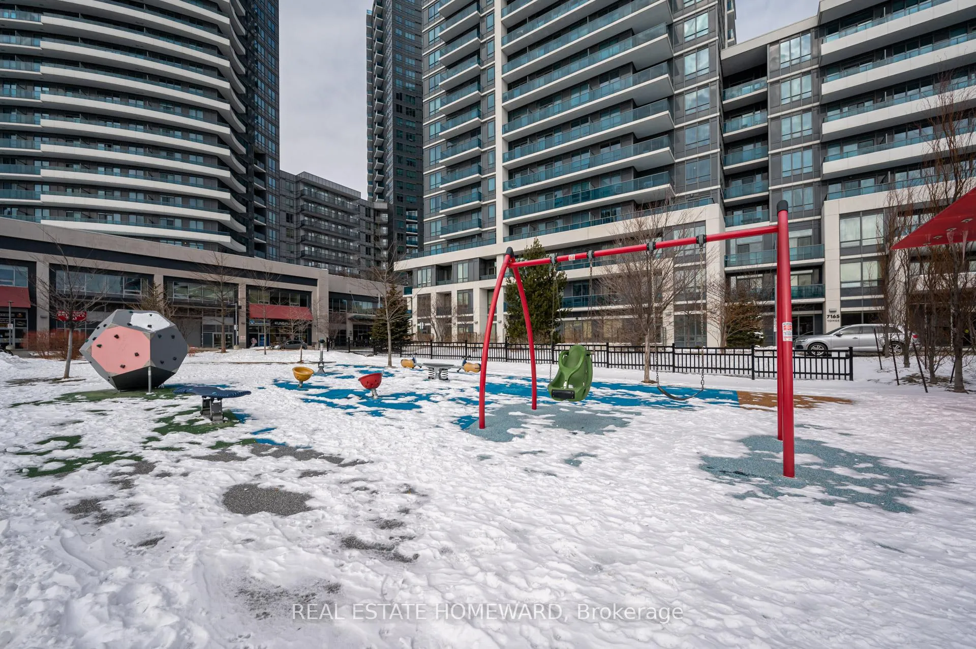 Photo 32 of Unit 402, 7165 Yonge Street, Markham, Thornhill — HOMEH