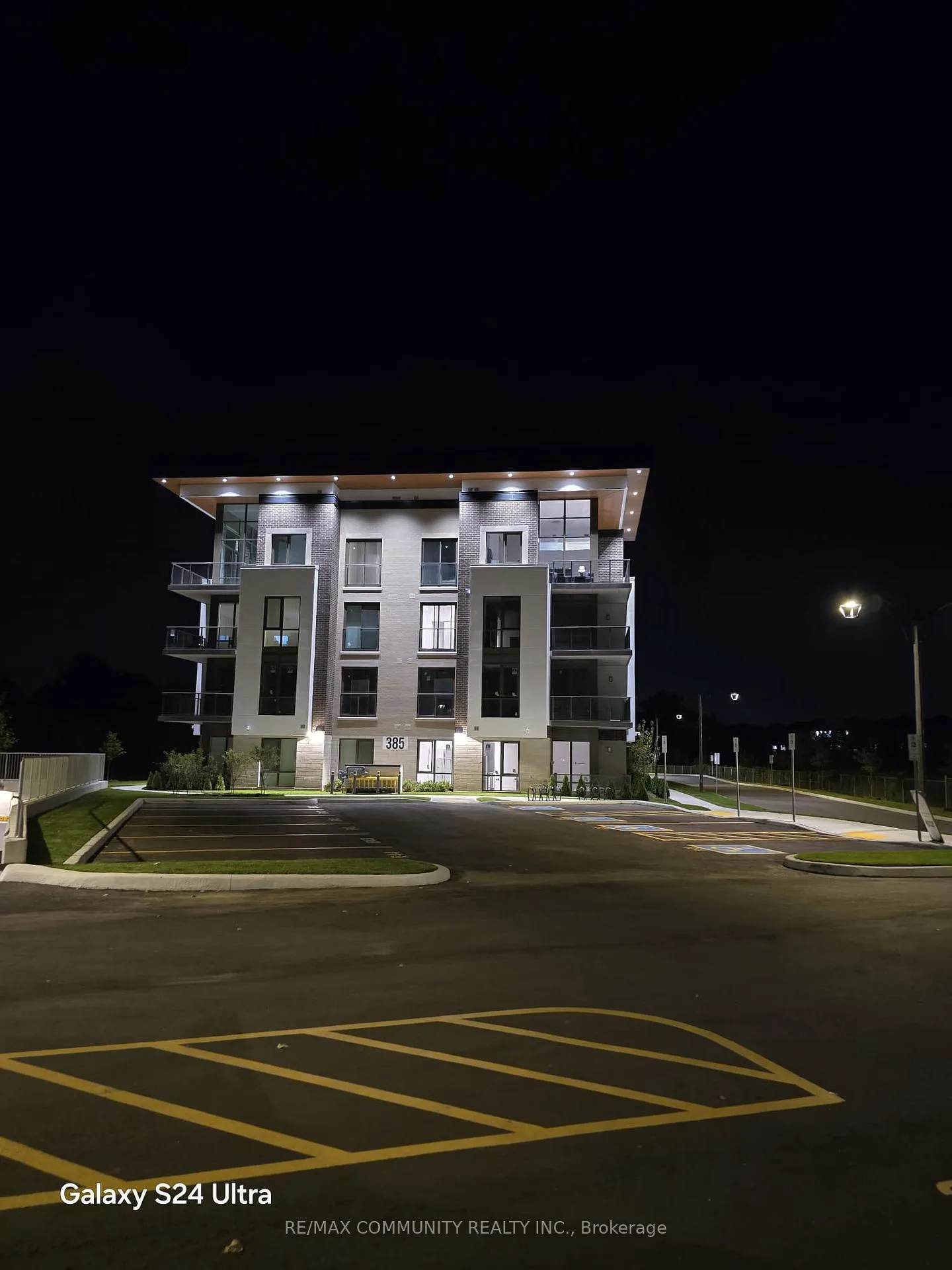 Photo 4 of Unit 304, 385 Arctic Red Drive, Oshawa, Windfields — HOMEH