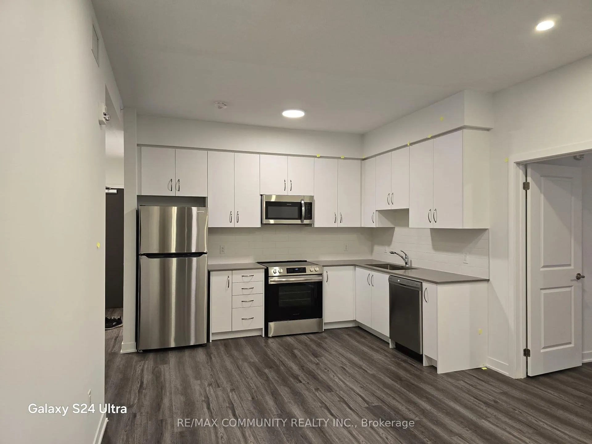 Photo 11 of Unit 304, 385 Arctic Red Drive, Oshawa, Windfields — HOMEH