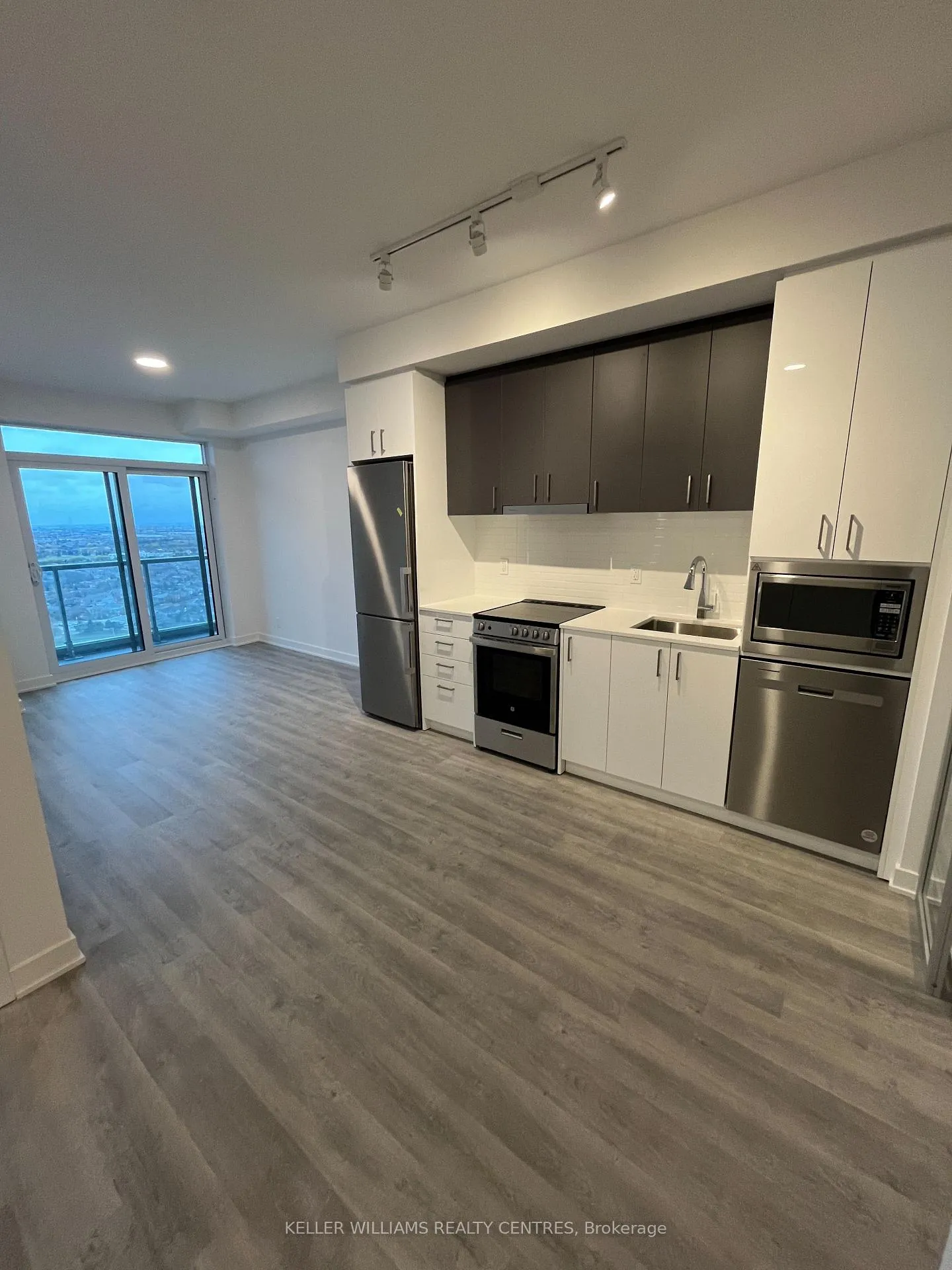 Photo 1 of Unit 2703, 30 Upper Mall Way, Vaughan, Brownridge — HOMEH