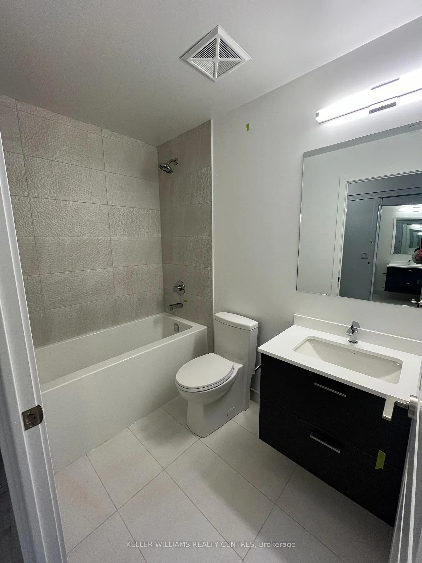 Photo 7 of Unit 2703, 30 Upper Mall Way, Vaughan, Brownridge — HOMEH