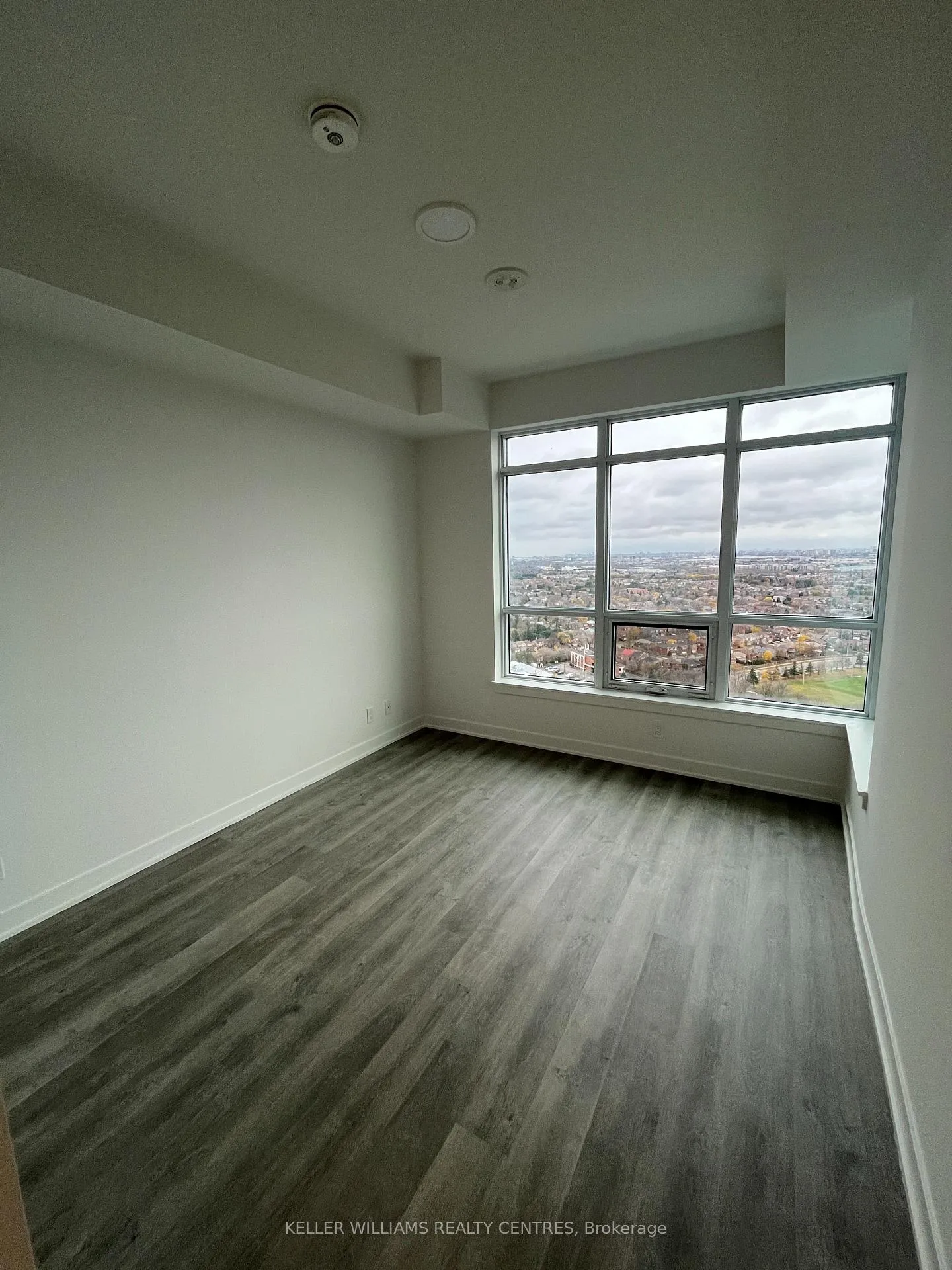 Photo 10 of Unit 2703, 30 Upper Mall Way, Vaughan, Brownridge — HOMEH