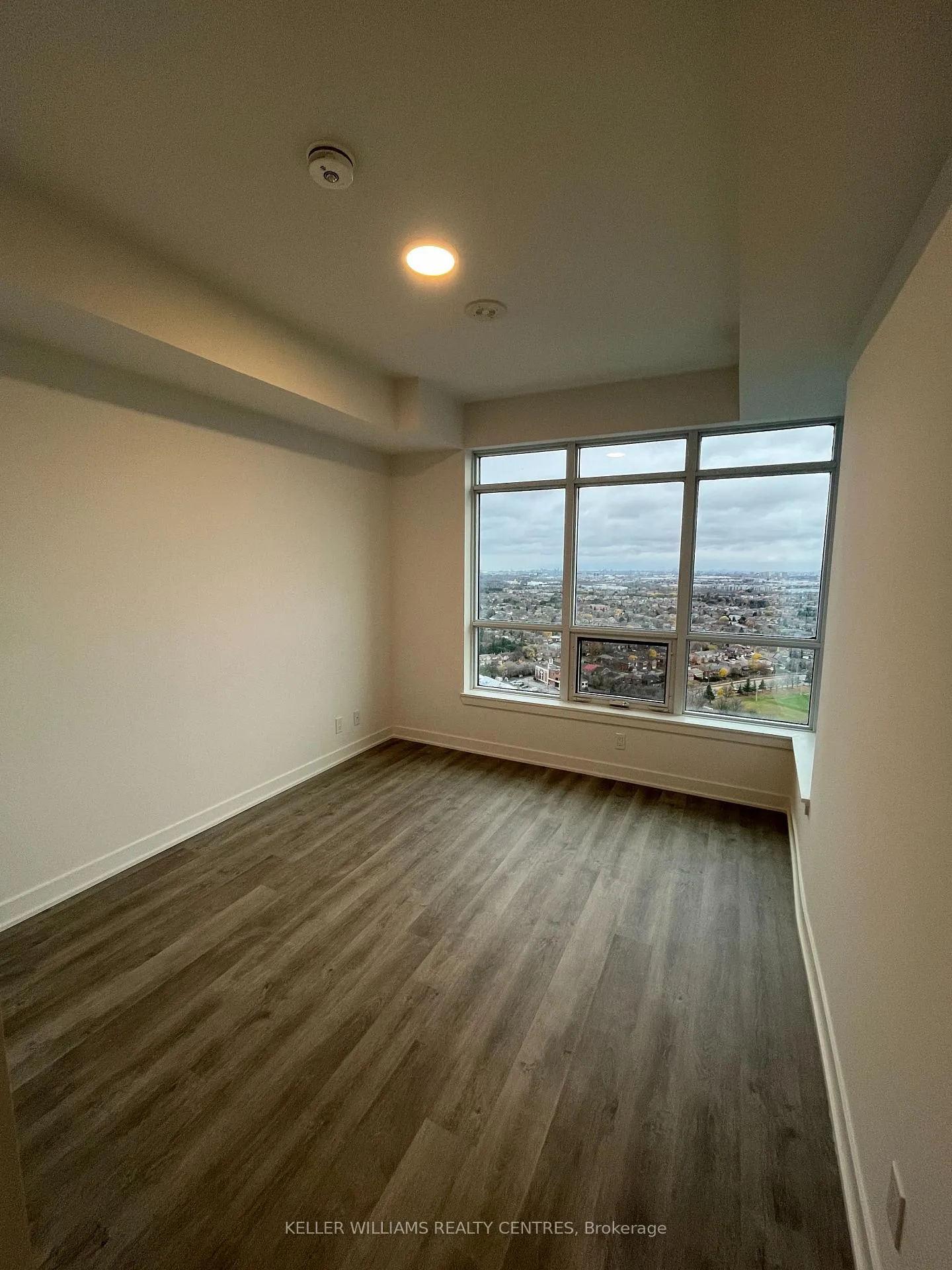 Photo 12 of Unit 2703, 30 Upper Mall Way, Vaughan, Brownridge — HOMEH