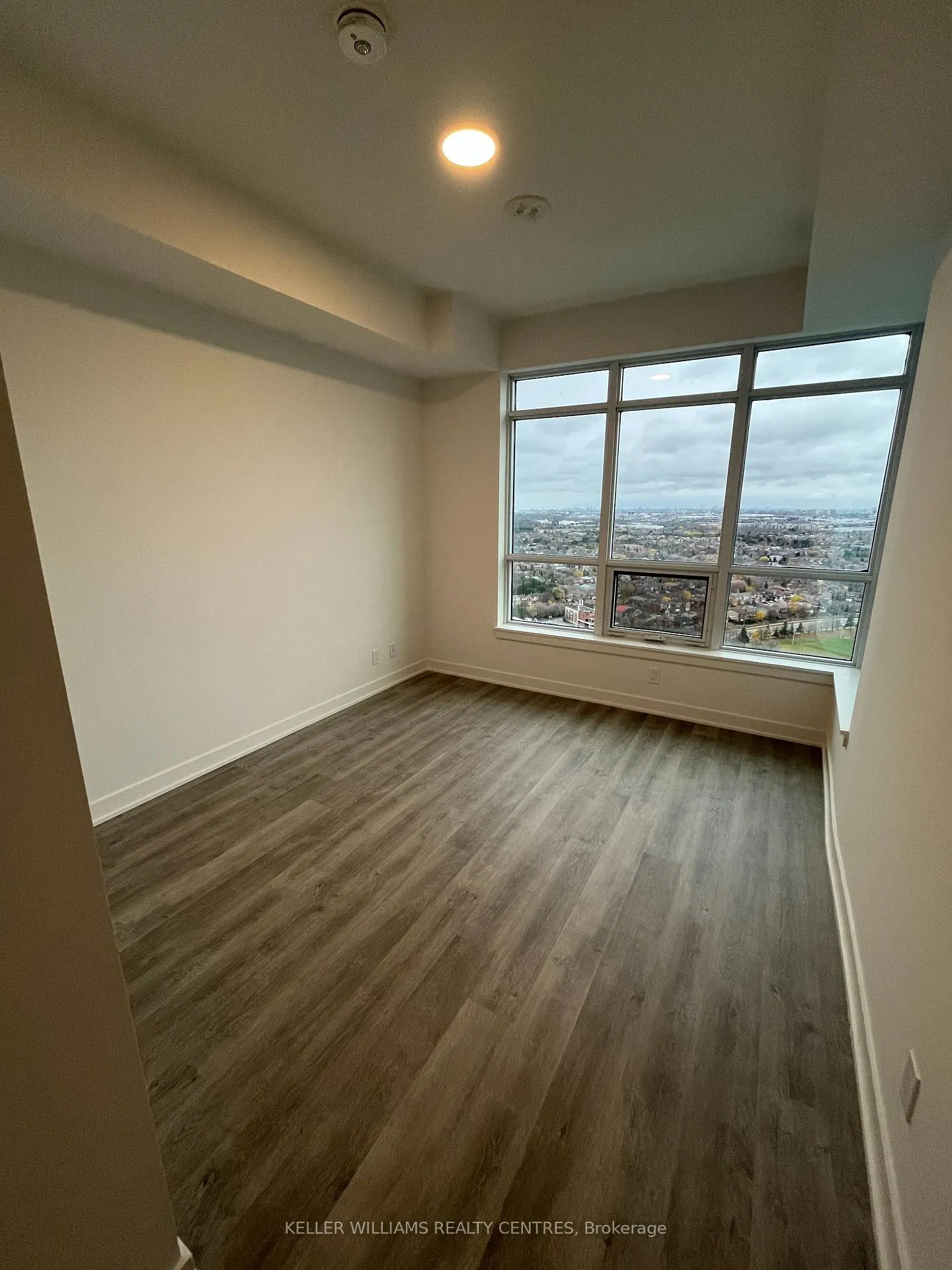 Photo 13 of Unit 2703, 30 Upper Mall Way, Vaughan, Brownridge — HOMEH