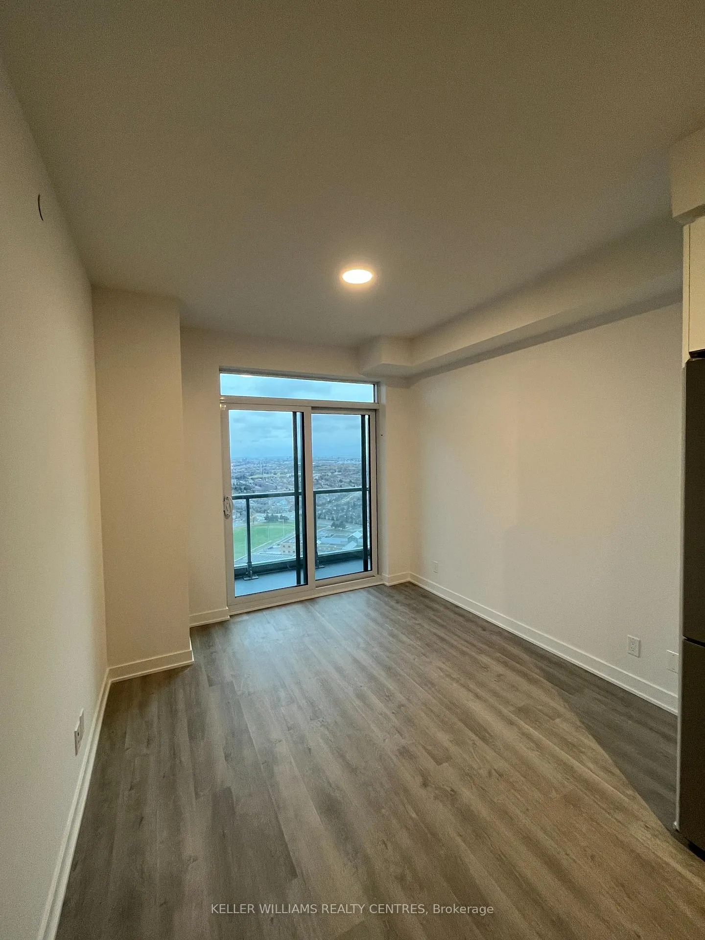 Photo 22 of Unit 2703, 30 Upper Mall Way, Vaughan, Brownridge — HOMEH