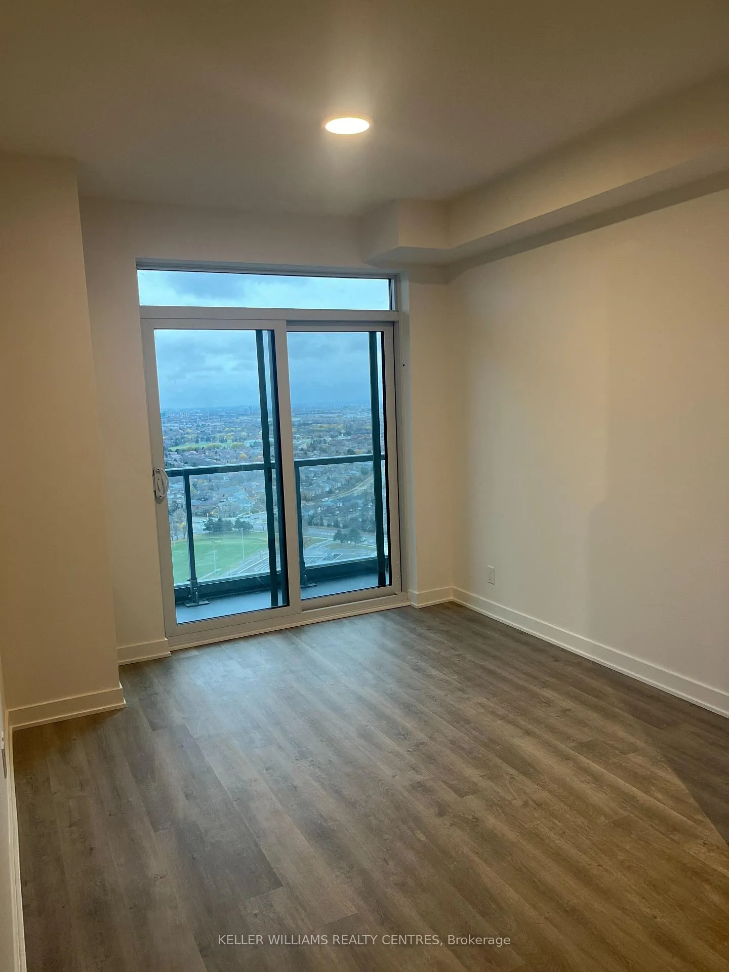 Photo 23 of Unit 2703, 30 Upper Mall Way, Vaughan, Brownridge — HOMEH