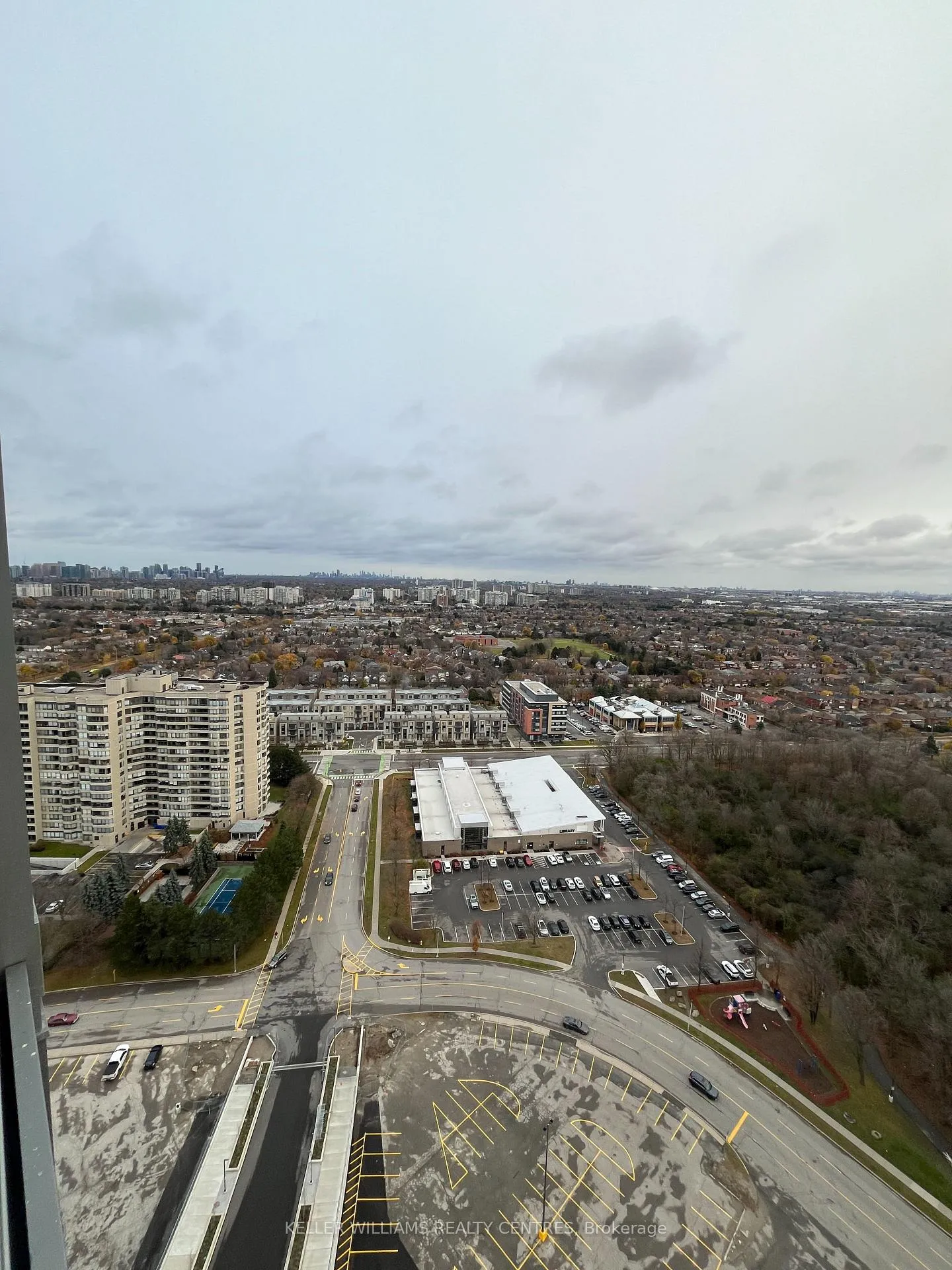 Photo 31 of Unit 2703, 30 Upper Mall Way, Vaughan, Brownridge — HOMEH