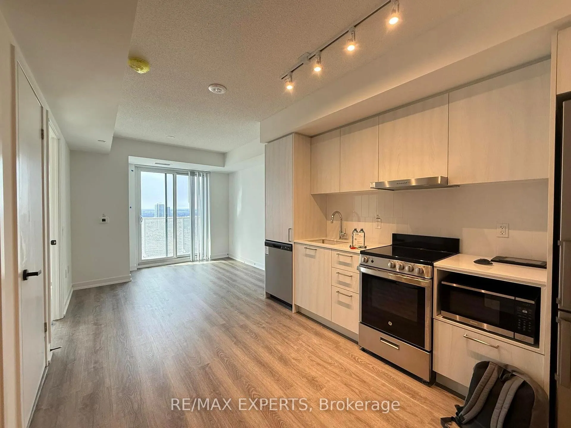 Photo 4 of Unit 3107, 195 Commerce Street, Vaughan, Vaughan Corporate Centre — HOMEH