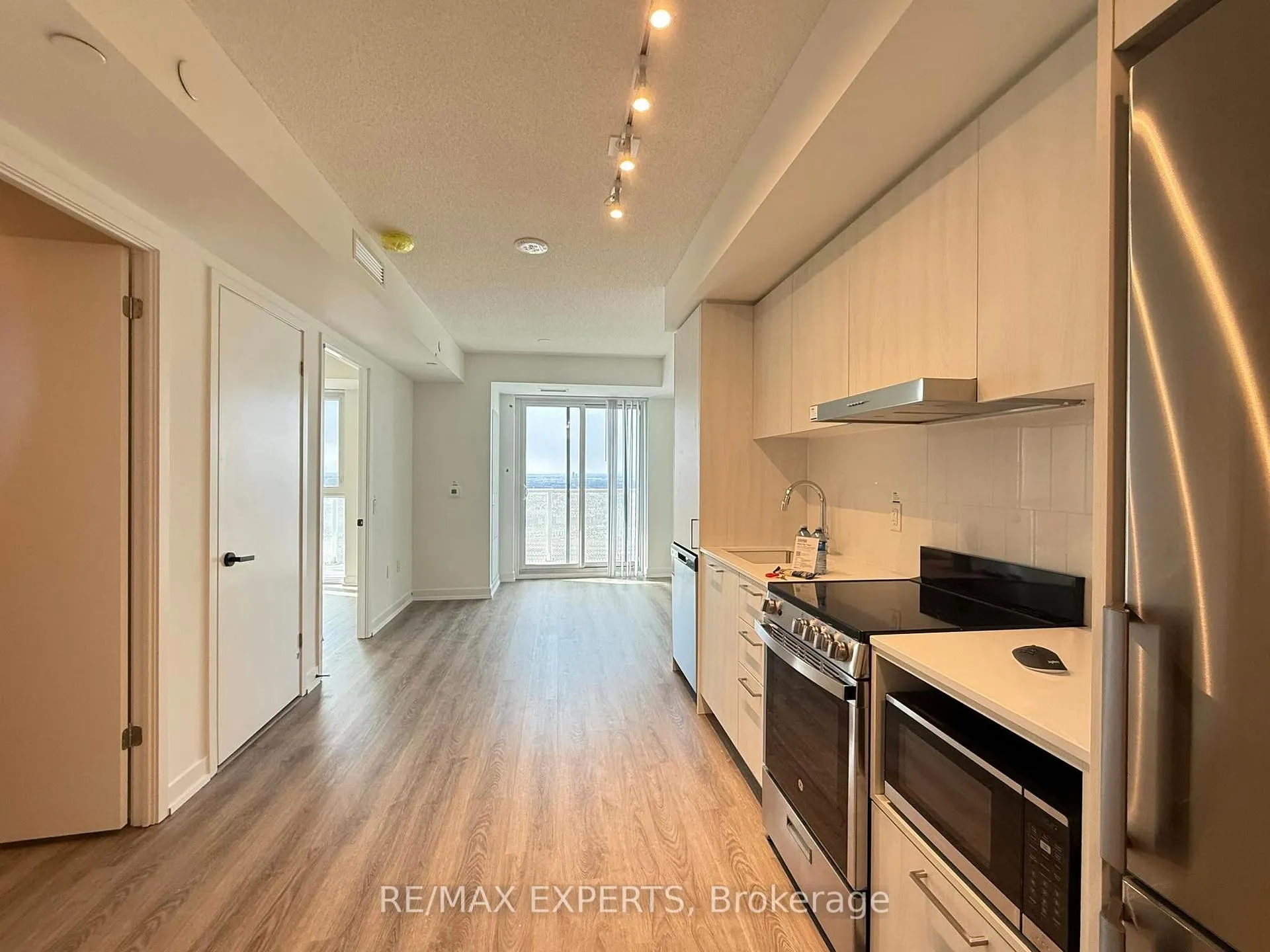 Photo 5 of Unit 3107, 195 Commerce Street, Vaughan, Vaughan Corporate Centre — HOMEH