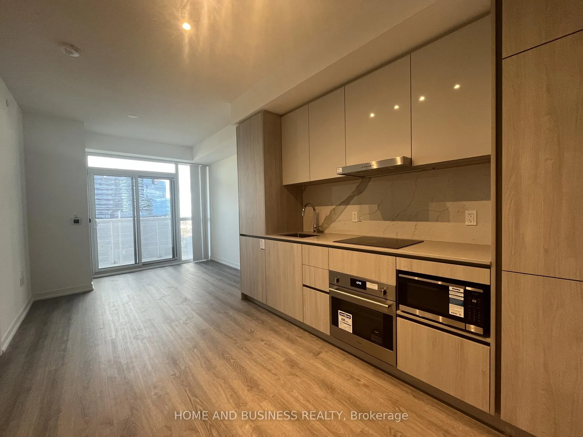 Photo 5 of Unit 703, 8 Interchange Way, Vaughan, Vaughan Corporate Centre — HOMEH
