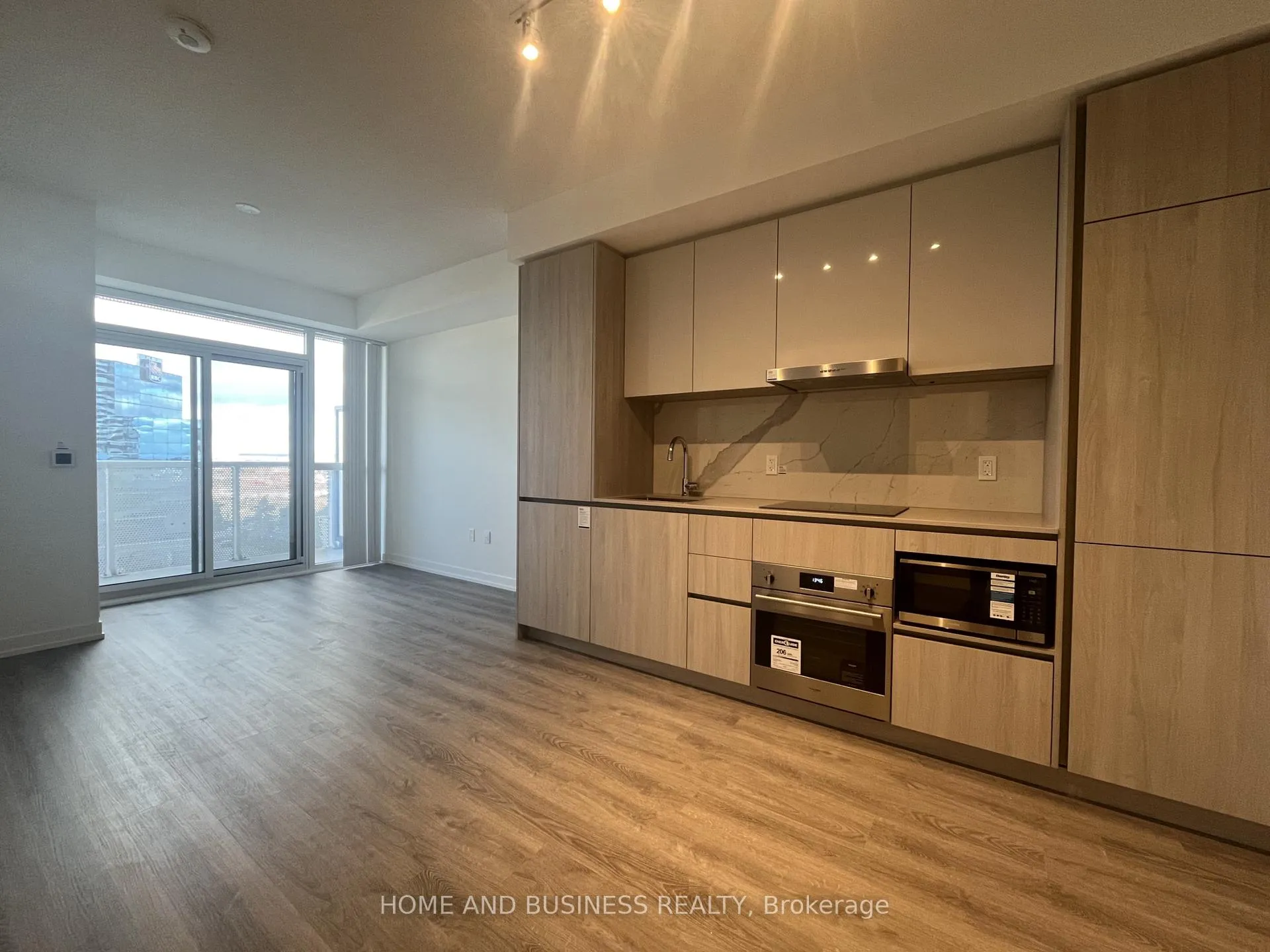 Photo 7 of Unit 703, 8 Interchange Way, Vaughan, Vaughan Corporate Centre — HOMEH