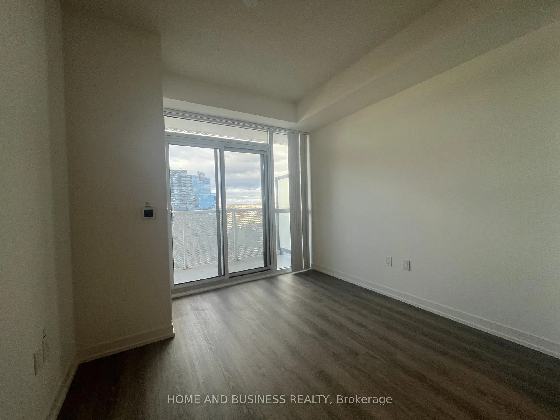 Photo 8 of Unit 703, 8 Interchange Way, Vaughan, Vaughan Corporate Centre — HOMEH
