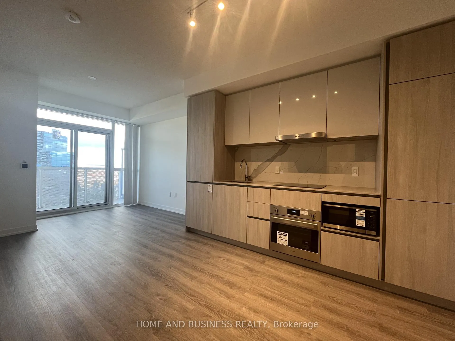 Photo 9 of Unit 703, 8 Interchange Way, Vaughan, Vaughan Corporate Centre — HOMEH