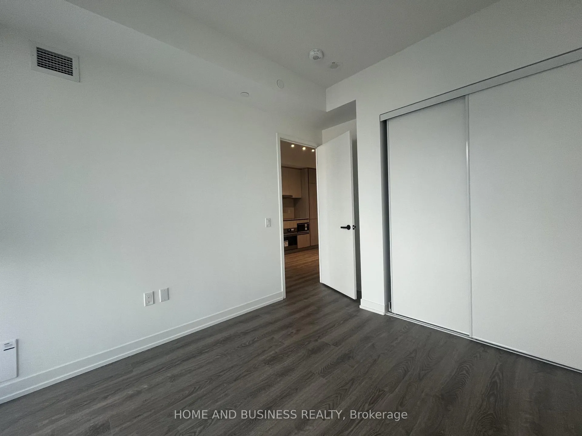 Photo 11 of Unit 703, 8 Interchange Way, Vaughan, Vaughan Corporate Centre — HOMEH