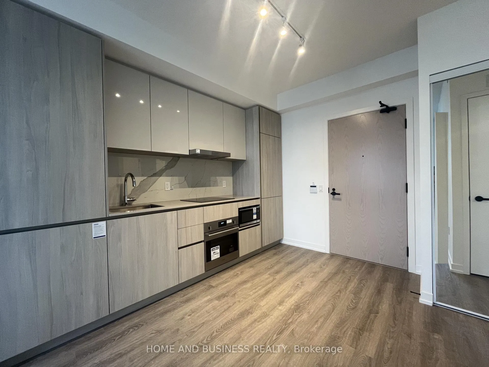 Photo 14 of Unit 703, 8 Interchange Way, Vaughan, Vaughan Corporate Centre — HOMEH