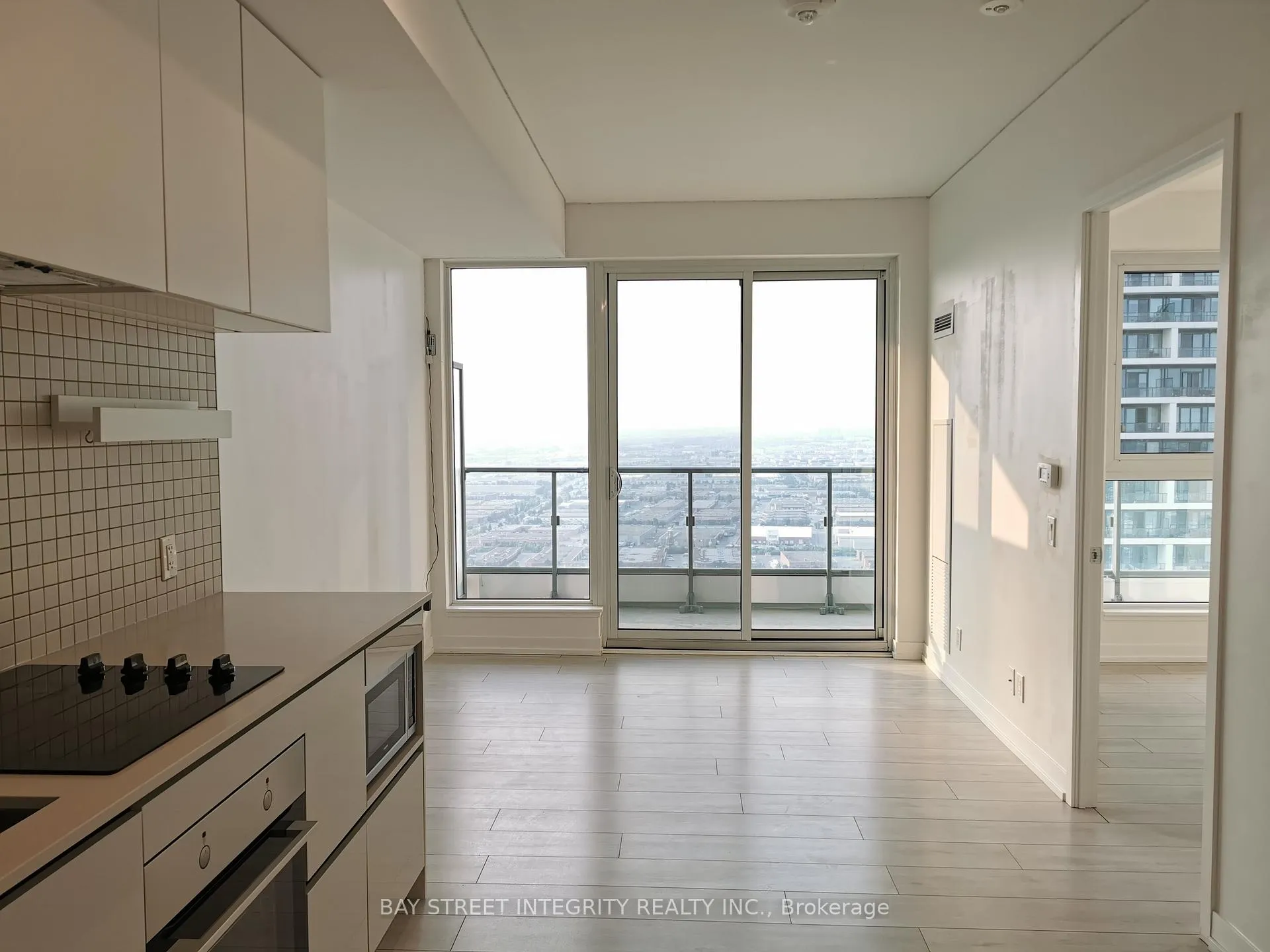 Photo 1 of Unit 4211, 5 Buttermill Avenue, Vaughan, Vaughan Corporate Centre — HOMEH