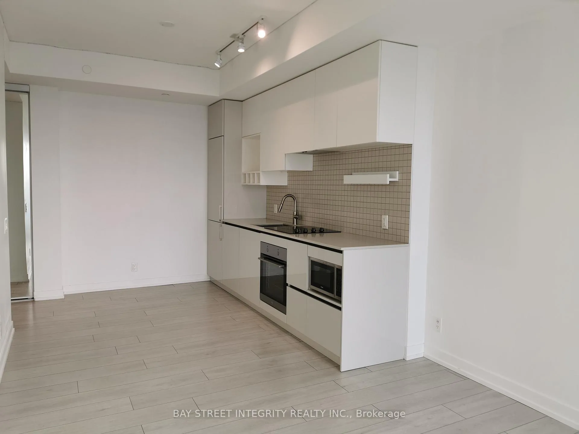 Photo 2 of Unit 4211, 5 Buttermill Avenue, Vaughan, Vaughan Corporate Centre — HOMEH