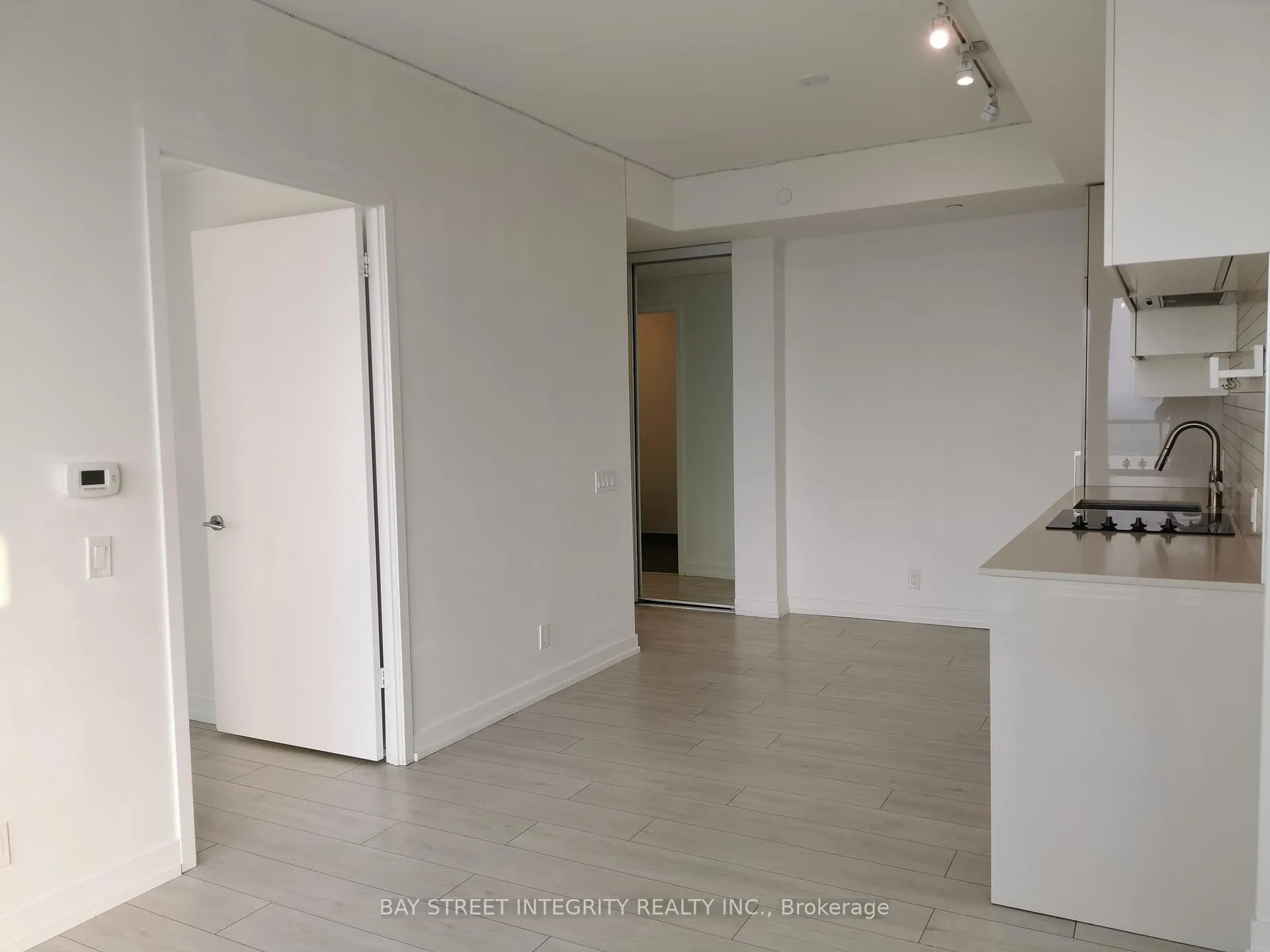 Photo 3 of Unit 4211, 5 Buttermill Avenue, Vaughan, Vaughan Corporate Centre — HOMEH