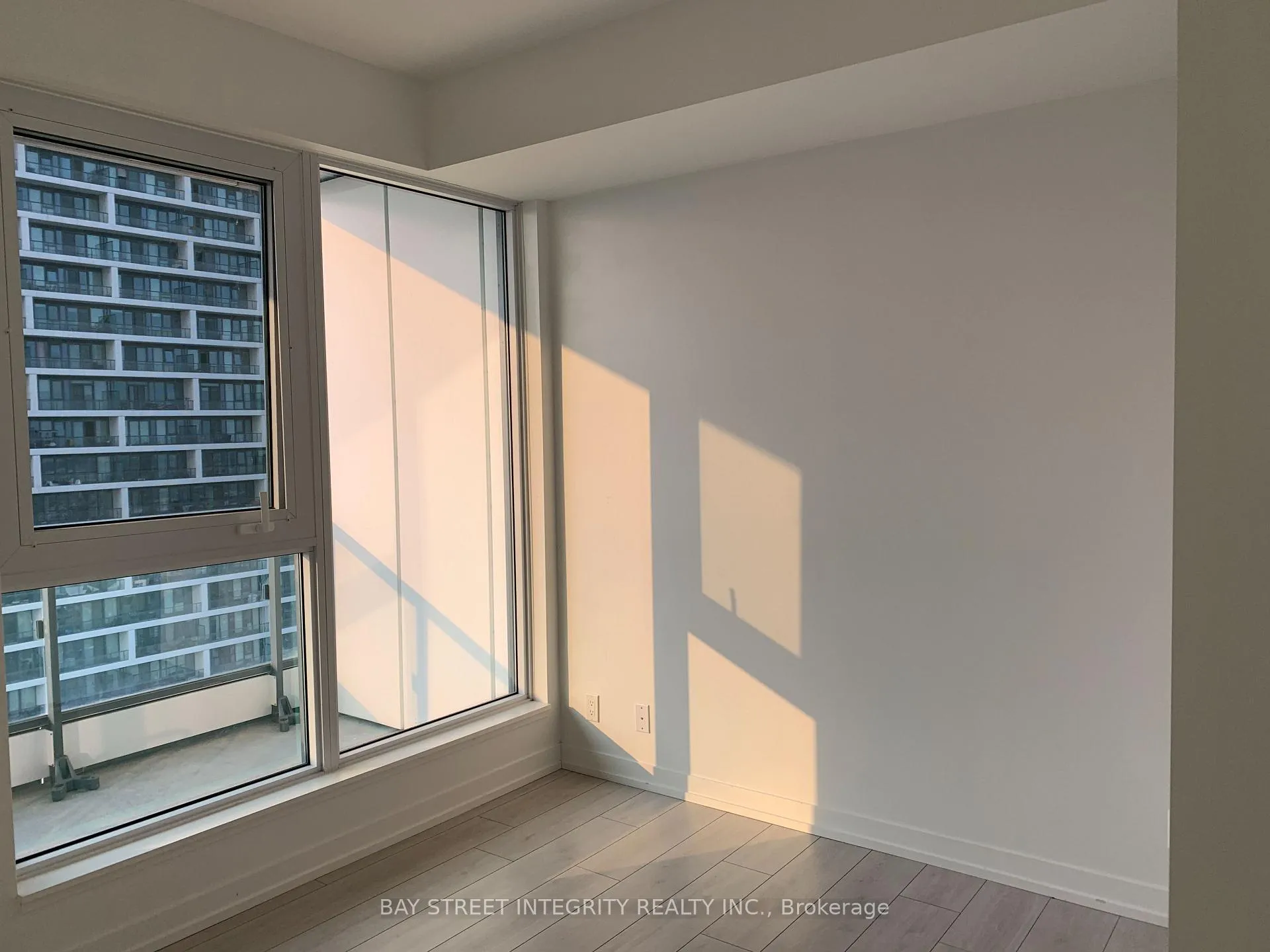 Photo 5 of Unit 4211, 5 Buttermill Avenue, Vaughan, Vaughan Corporate Centre — HOMEH