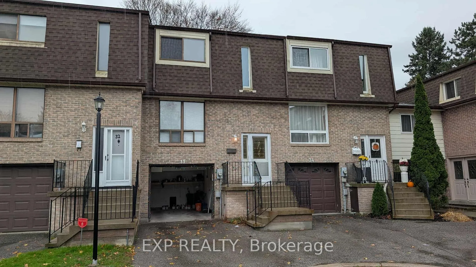 Photo 2 of Unit 33, 350 Camelot Court, Oshawa, Eastdale — HOMEH
