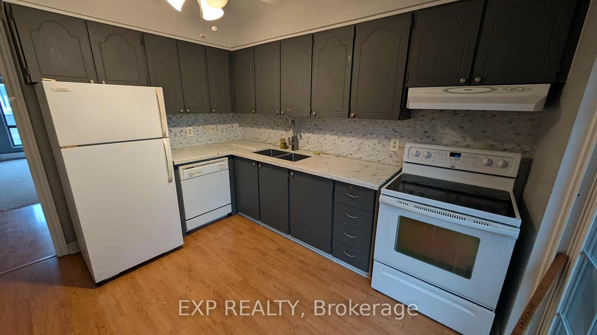 Photo 10 of Unit 33, 350 Camelot Court, Oshawa, Eastdale — HOMEH