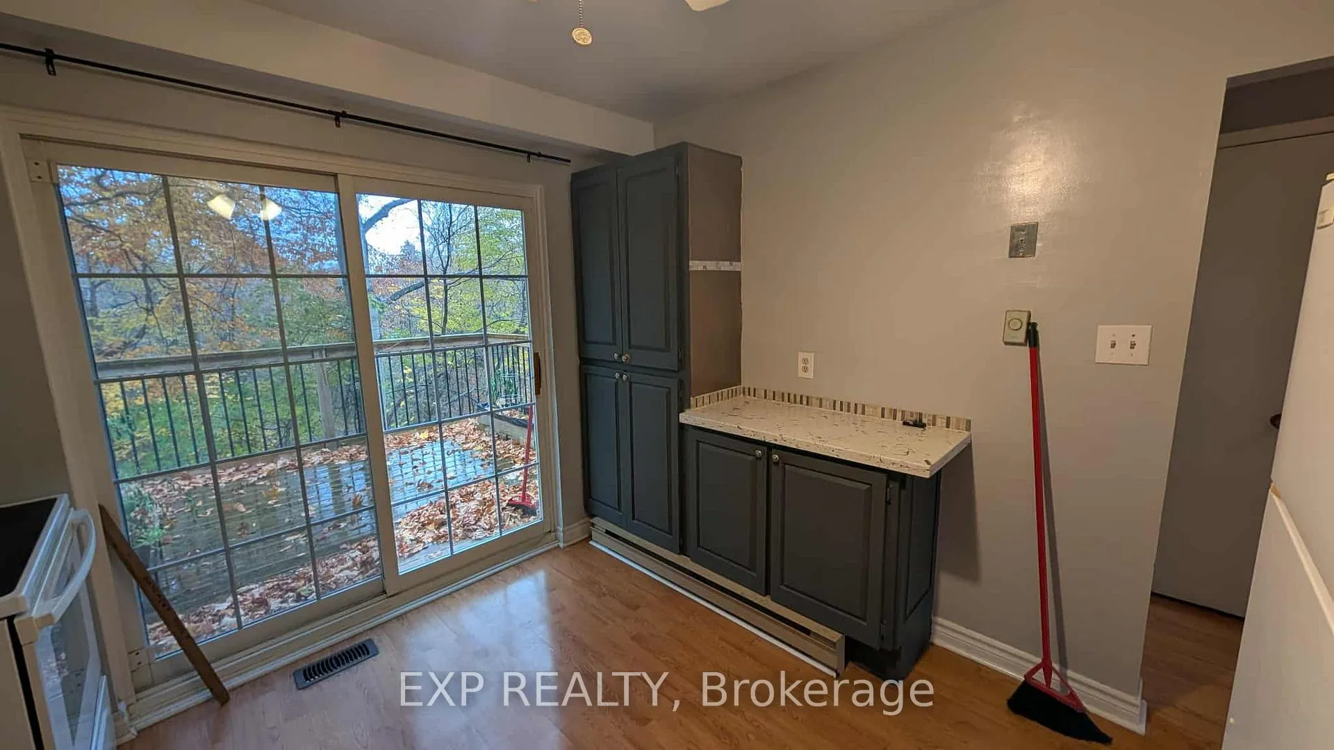Photo 11 of Unit 33, 350 Camelot Court, Oshawa, Eastdale — HOMEH