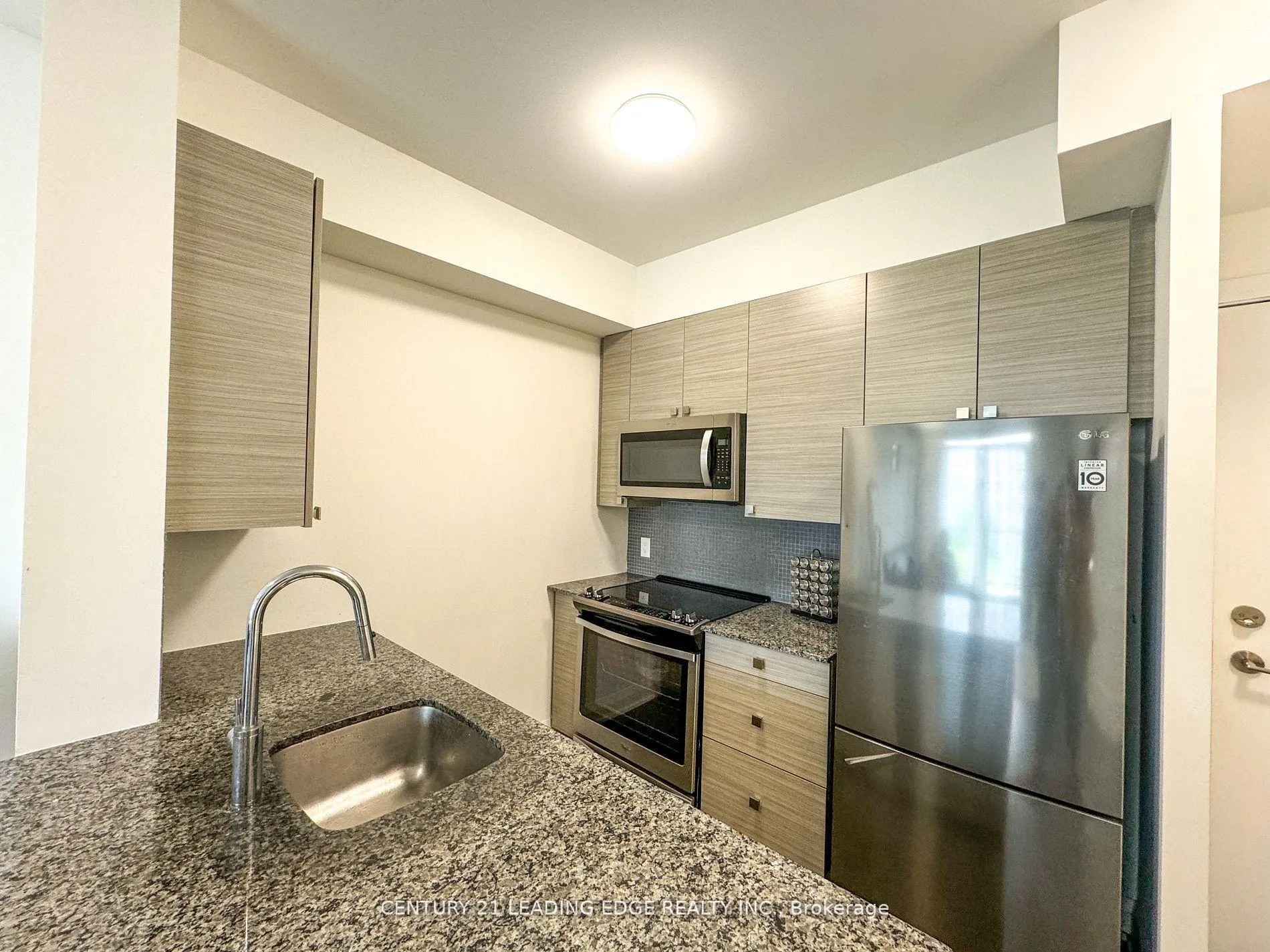 Photo 12 of Unit 706, 3655 kingston Road, Scarborough, Scarborough Village — HOMEH