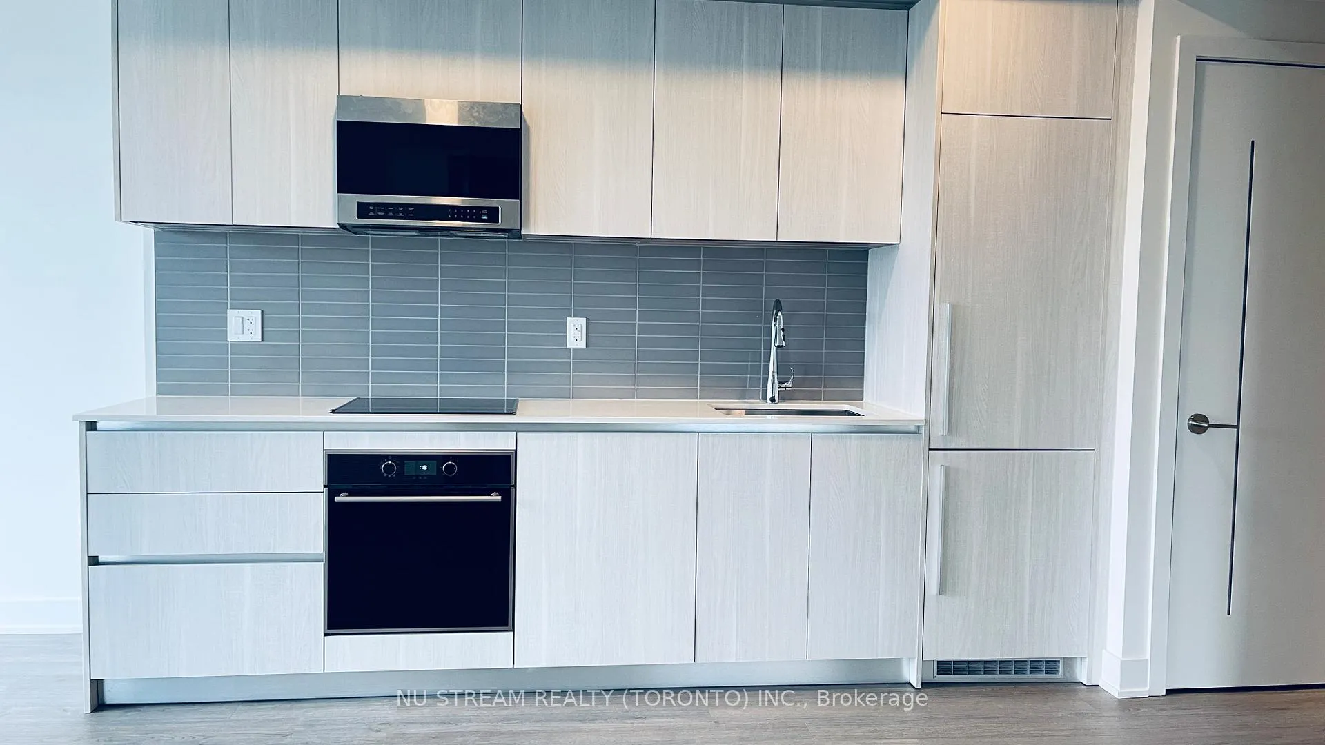 Photo 3 of Unit 1108, 8 Cumberland Street, Toronto, The Annex — HOMEH