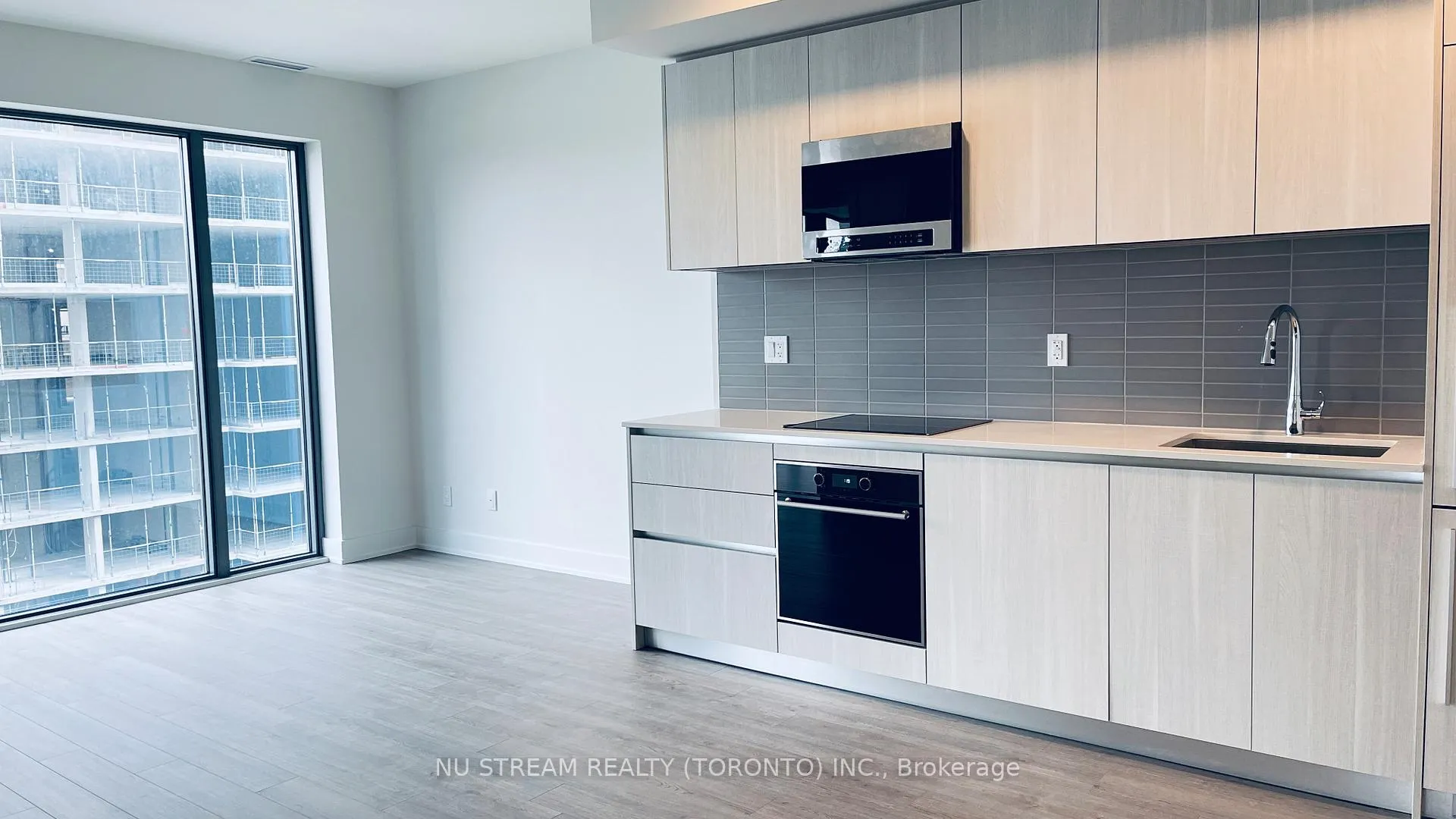 Photo 4 of Unit 1108, 8 Cumberland Street, Toronto, The Annex — HOMEH