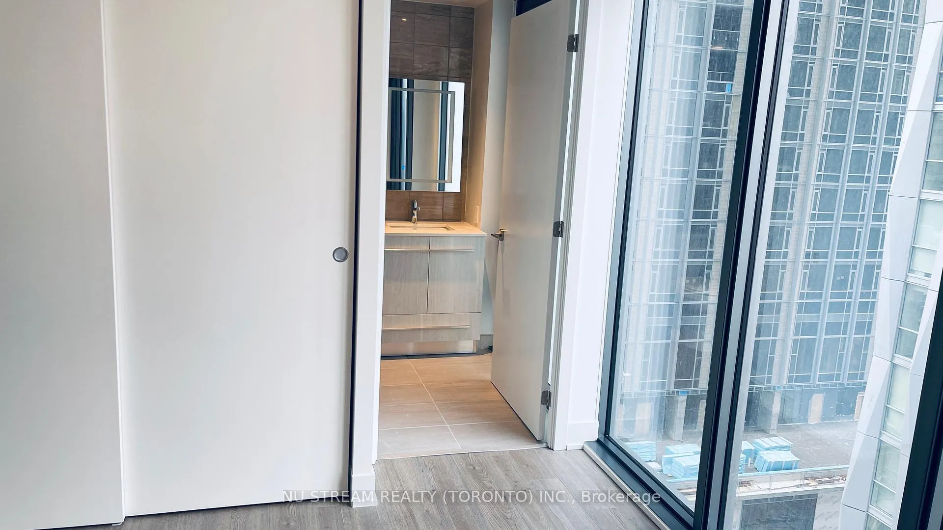 Photo 7 of Unit 1108, 8 Cumberland Street, Toronto, The Annex — HOMEH