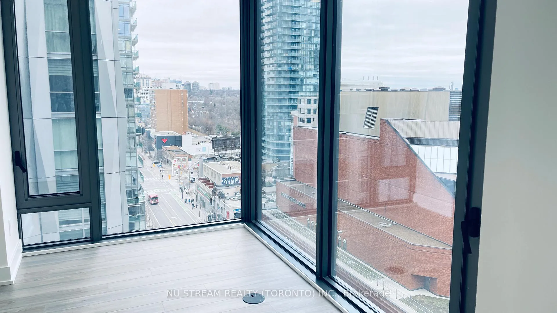 Photo 8 of Unit 1108, 8 Cumberland Street, Toronto, The Annex — HOMEH