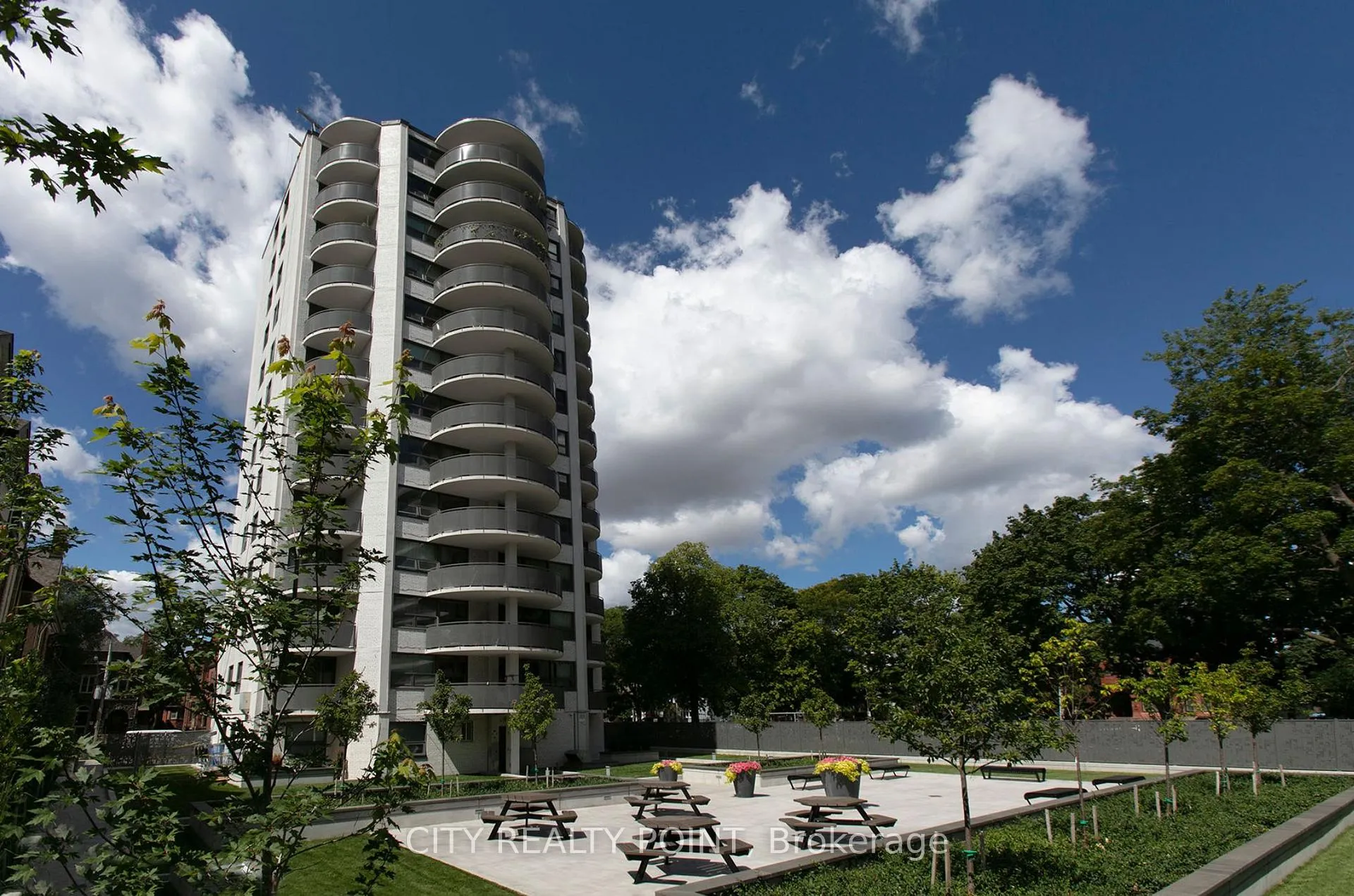 Photo 3 of Unit 503, 485 Huron Street, Toronto, The Annex — HOMEH