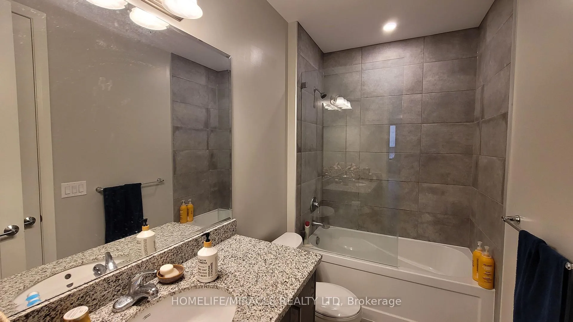 Photo 32 of Unit 422, 118 king Street E, Hamilton, Beasley — HOMEH