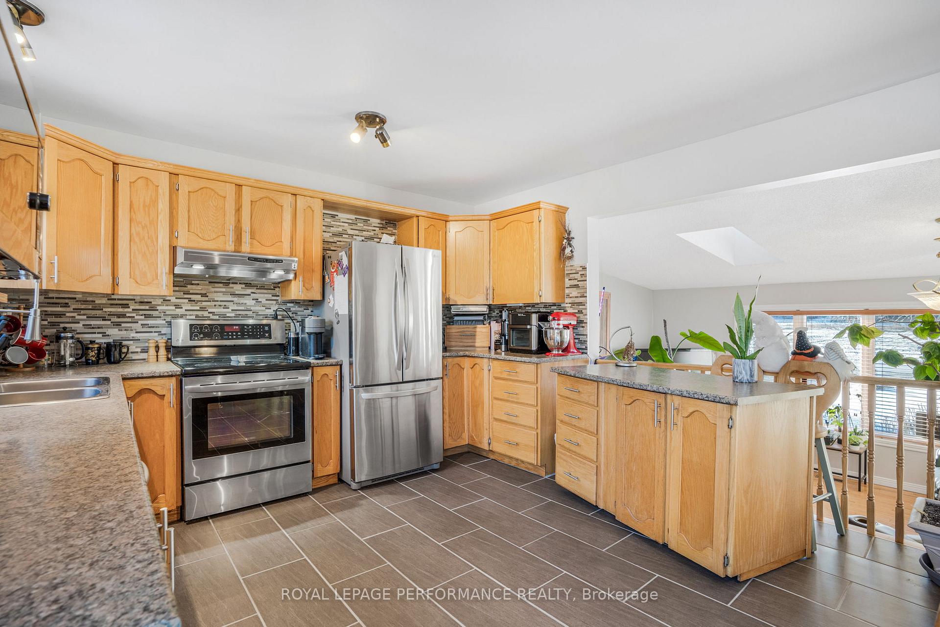 Photo 4 of 1073 Greenlane Road W, Champlain, Champlain Twp — HOMEH
