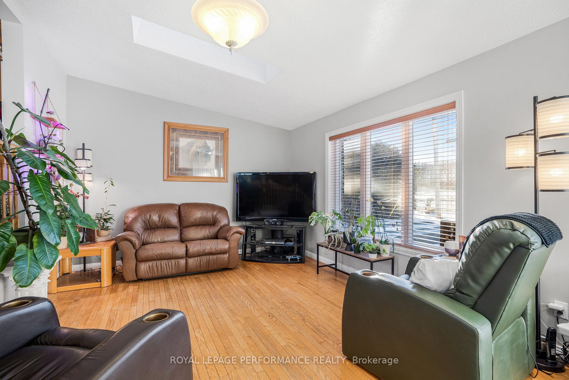 Photo 10 of 1073 Greenlane Road W, Champlain, Champlain Twp — HOMEH
