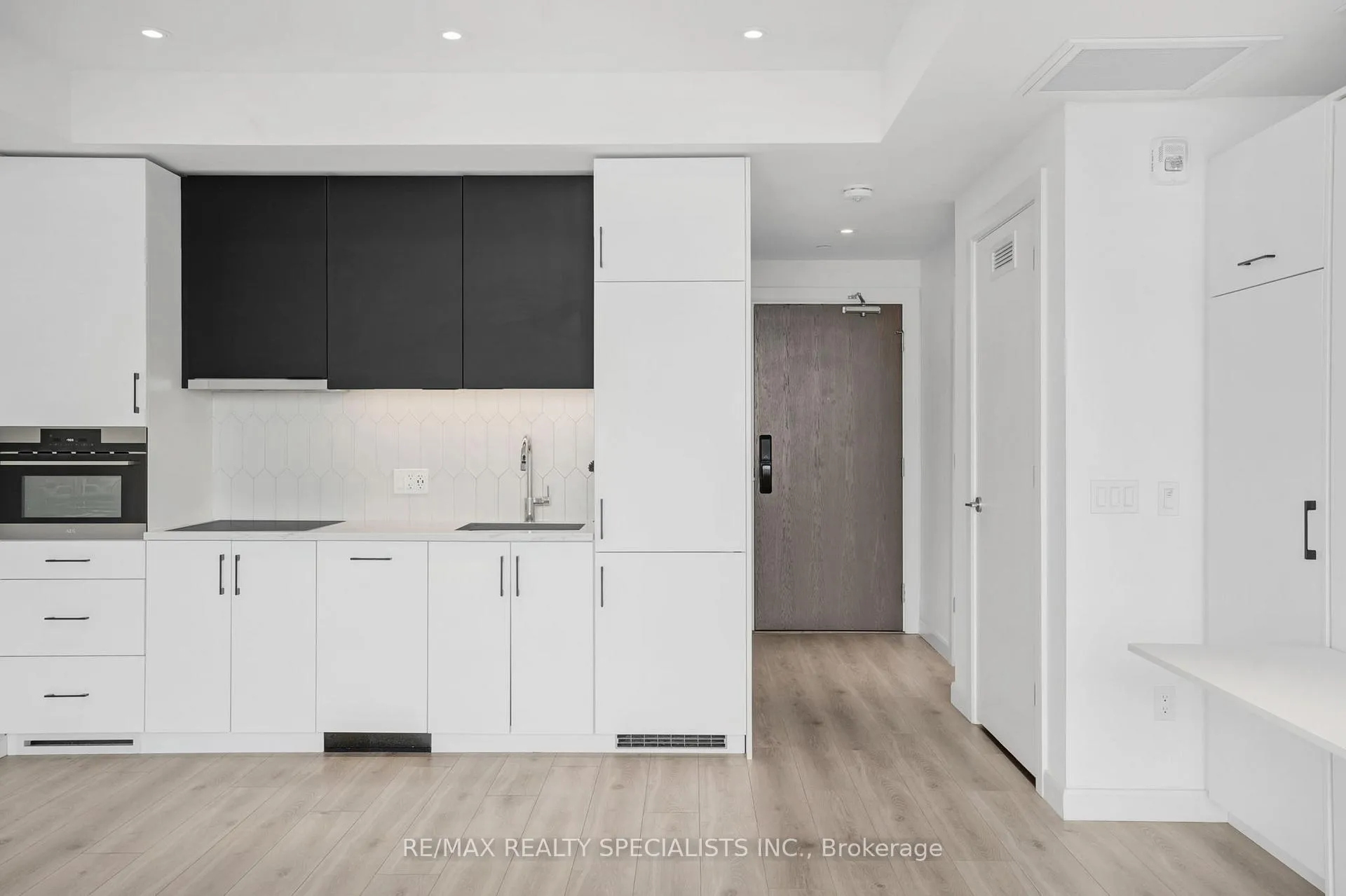 Photo 8 of Unit 1611, 741 King Street W, Kitchener — HOMEH