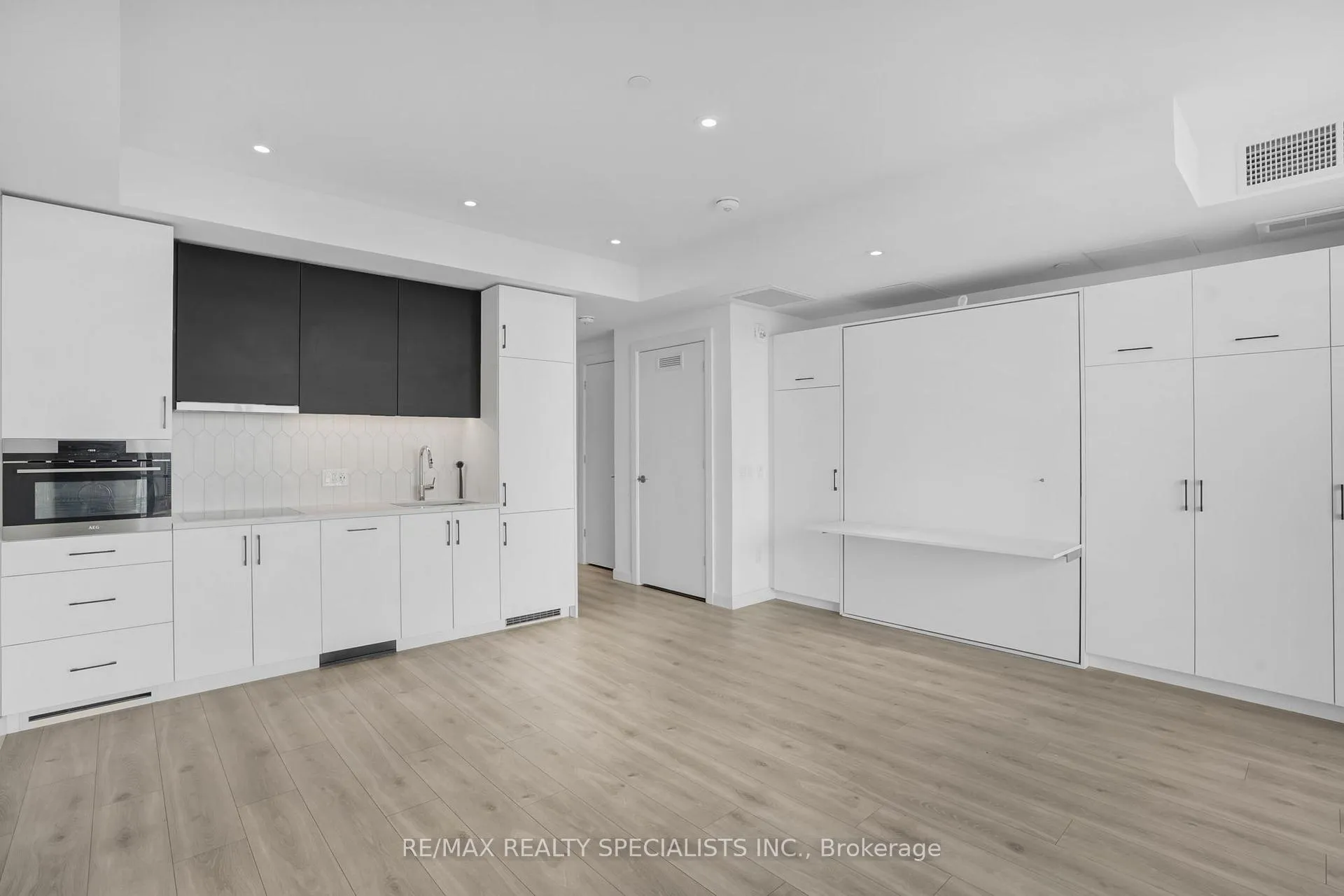 Photo 9 of Unit 1611, 741 King Street W, Kitchener — HOMEH