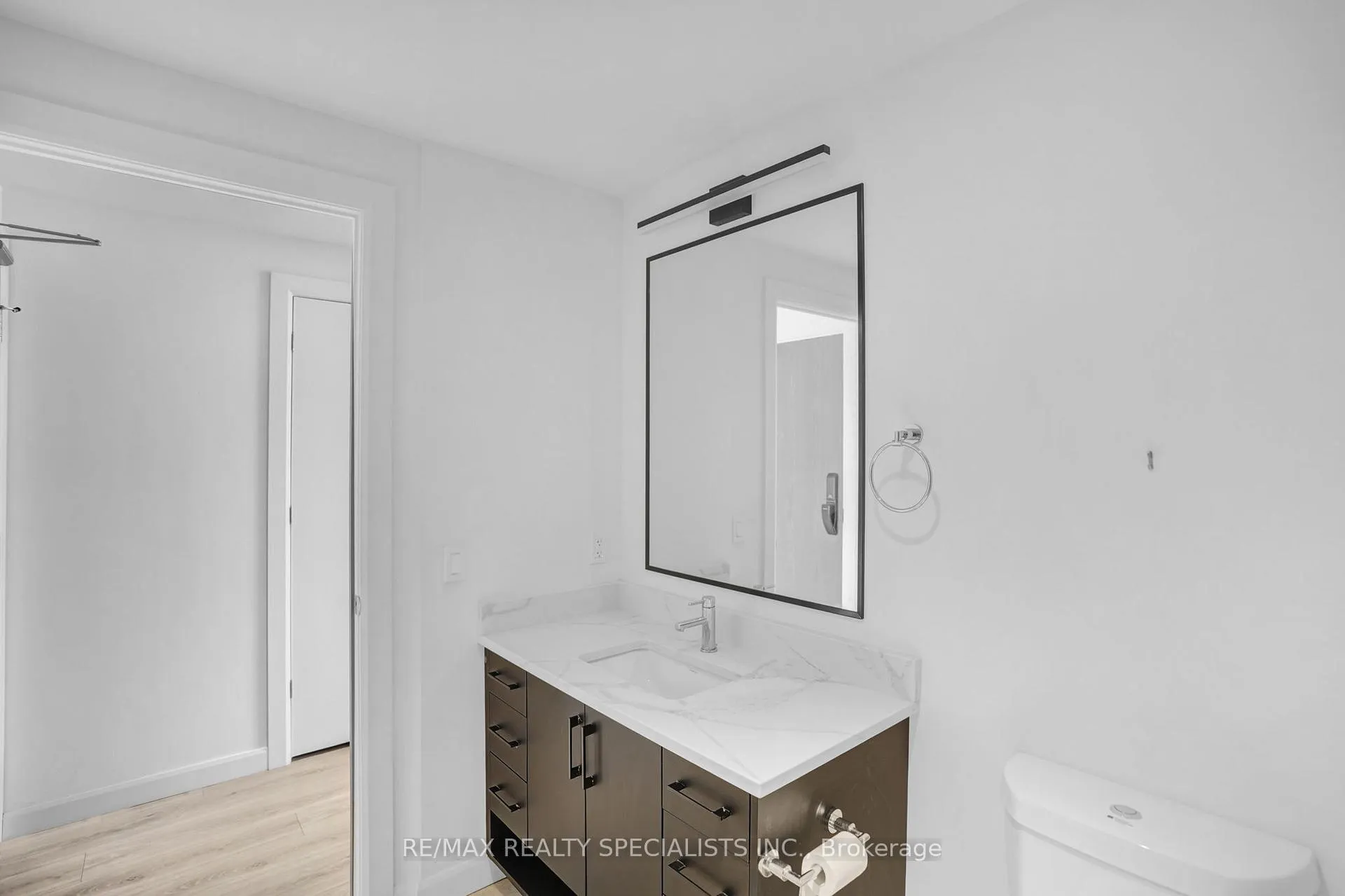 Photo 11 of Unit 1611, 741 King Street W, Kitchener — HOMEH