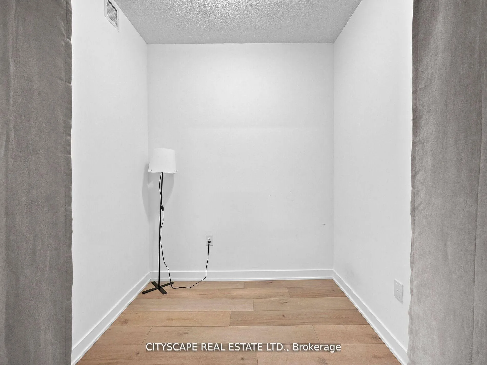 Photo 3 of Unit 1516, 10 Honeycrisp Crescent N, Vaughan, Vaughan Corporate Centre — HOMEH