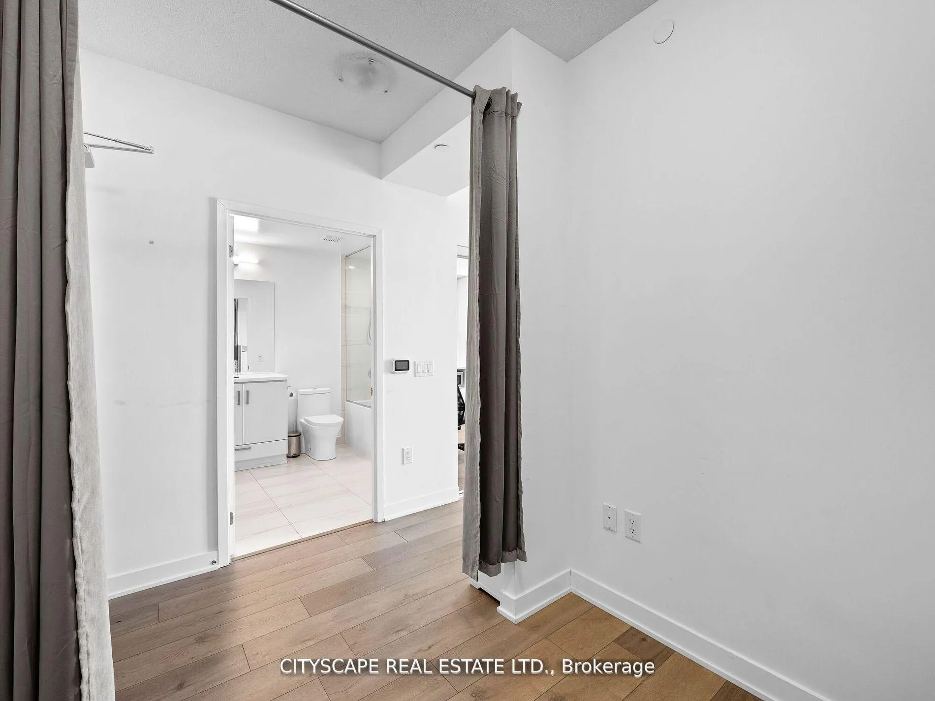 Photo 4 of Unit 1516, 10 Honeycrisp Crescent N, Vaughan, Vaughan Corporate Centre — HOMEH