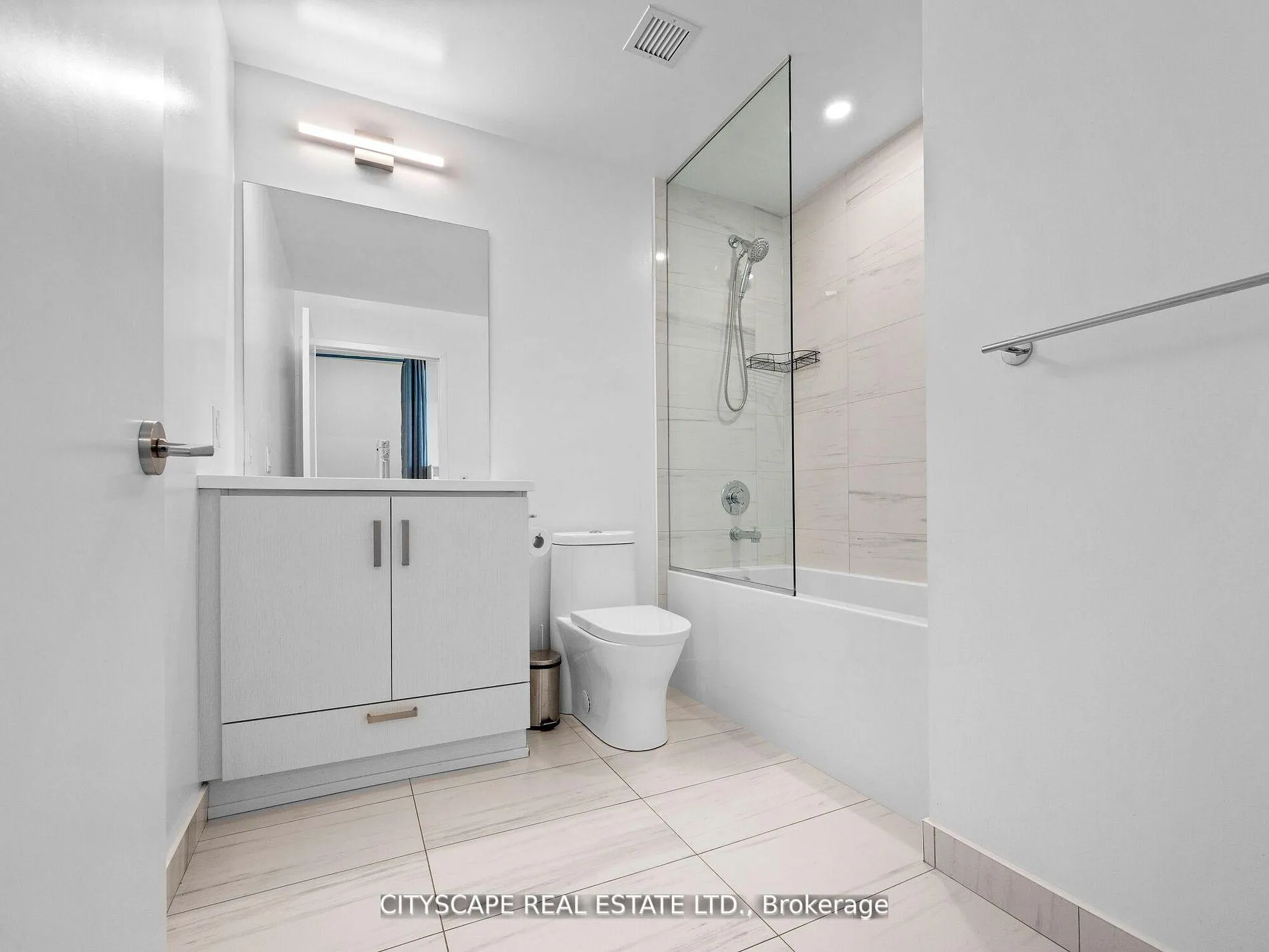 Photo 5 of Unit 1516, 10 Honeycrisp Crescent N, Vaughan, Vaughan Corporate Centre — HOMEH