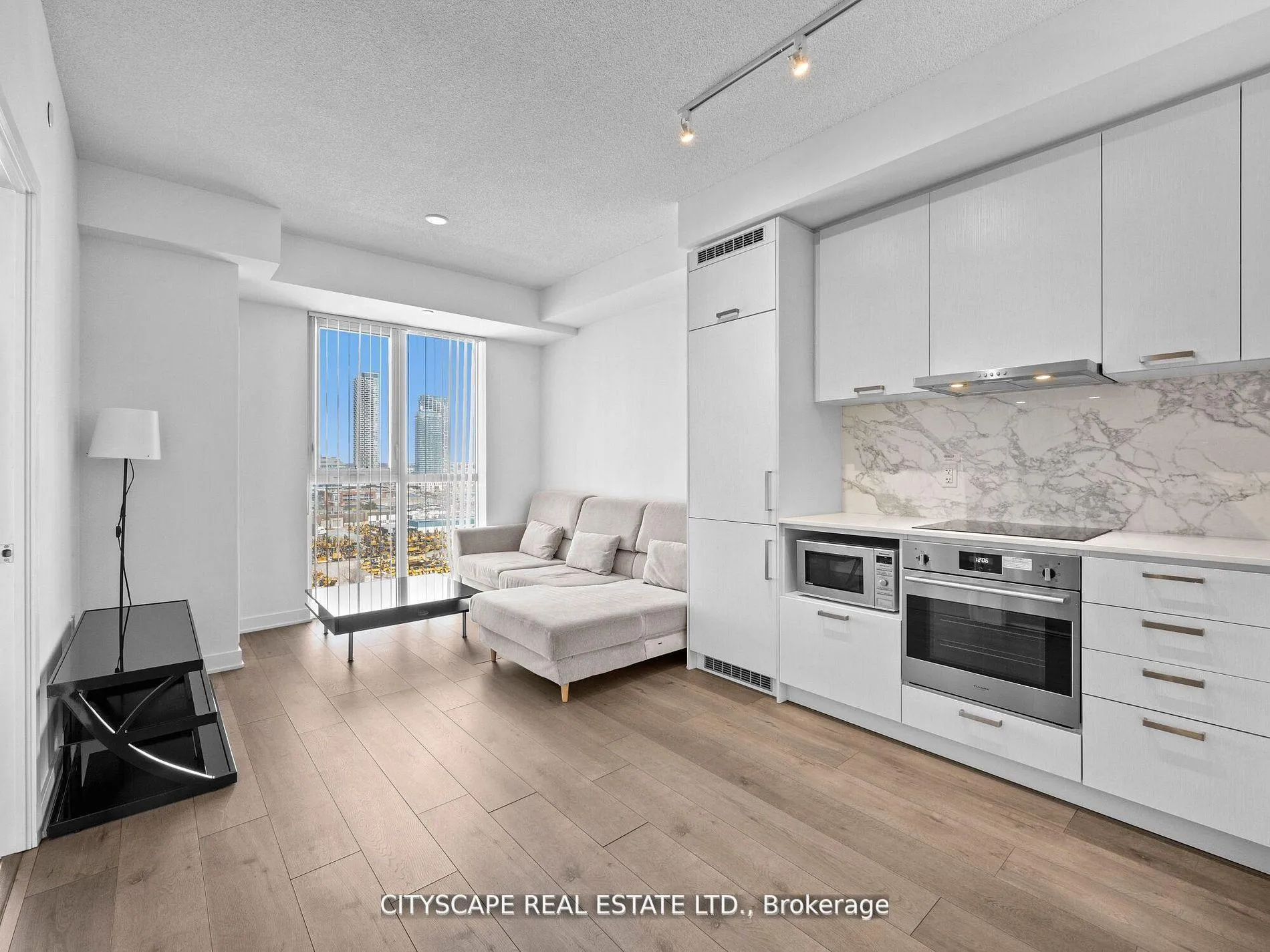 Photo 6 of Unit 1516, 10 Honeycrisp Crescent N, Vaughan, Vaughan Corporate Centre — HOMEH