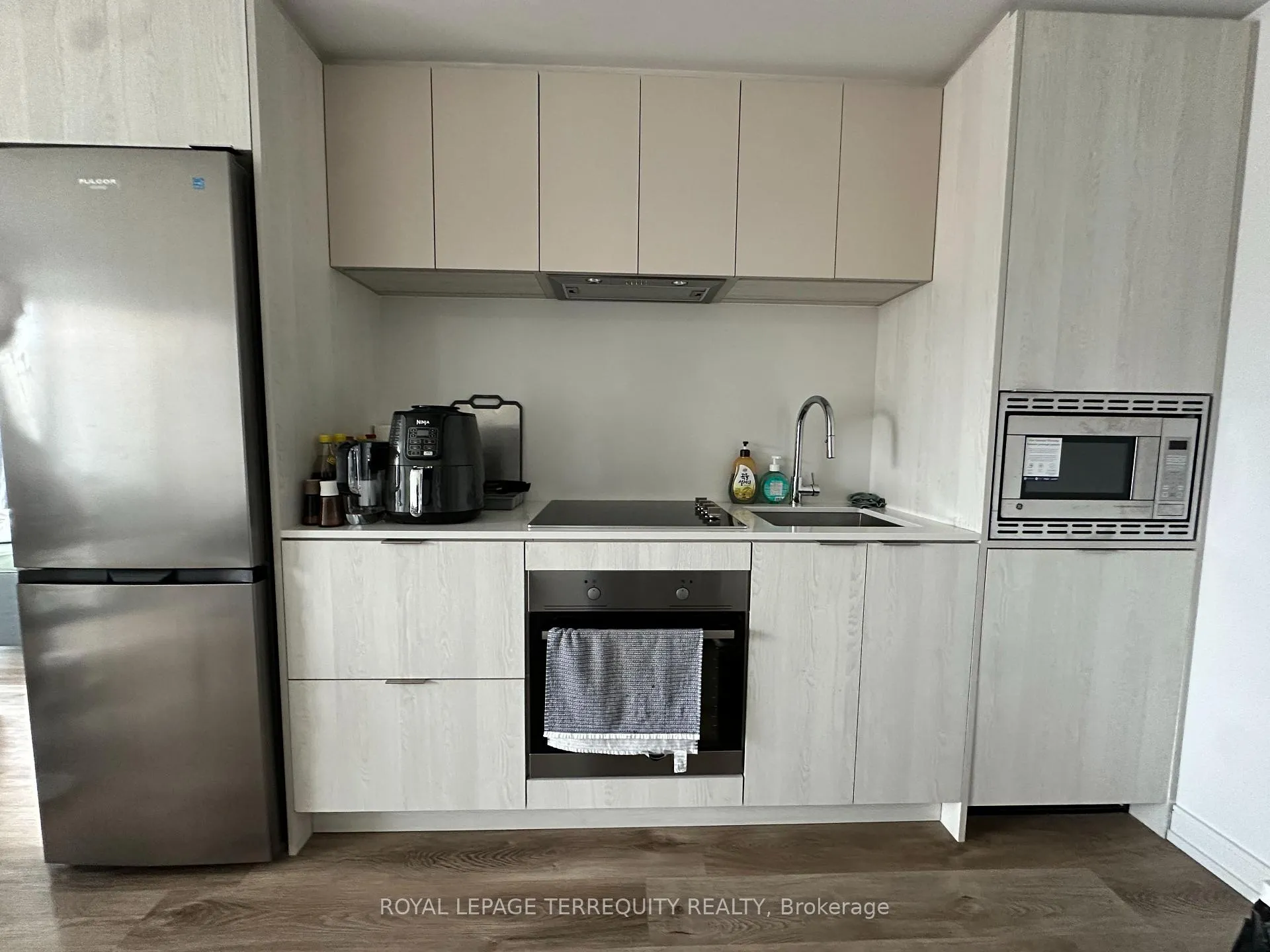 Photo 2 of Unit 812, 1 Jarvis Street, Hamilton, Beasley — HOMEH
