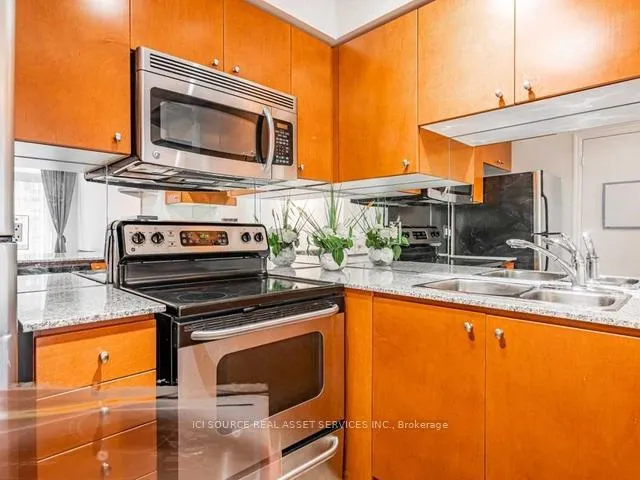 Photo 3 of Unit 901, 8 Scollard Street, Toronto, The Annex — HOMEH