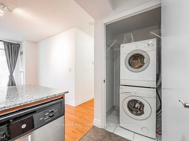 Photo 5 of Unit 901, 8 Scollard Street, Toronto, The Annex — HOMEH