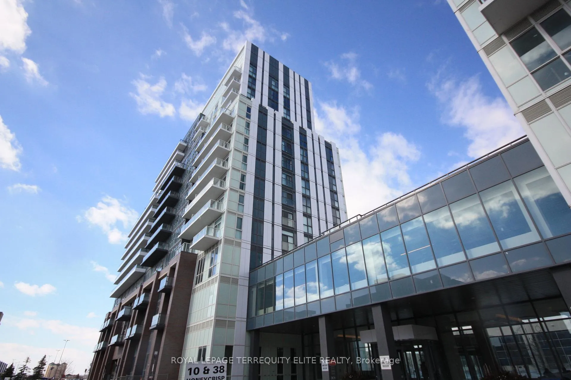 Front of Unit 1105, 10 Honeycrisp Crescent